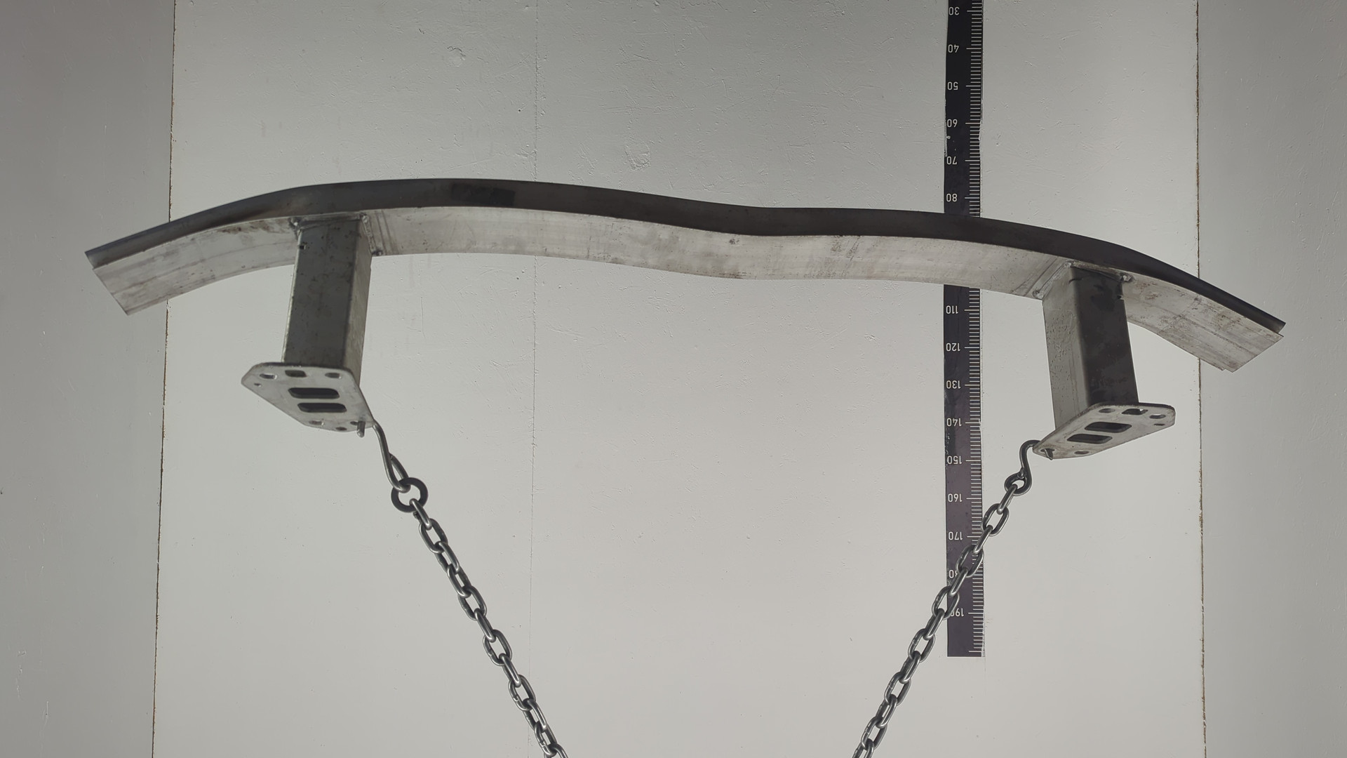 Усилитель переднего бампера