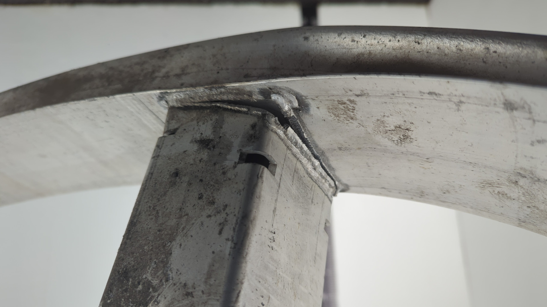 Усилитель переднего бампера