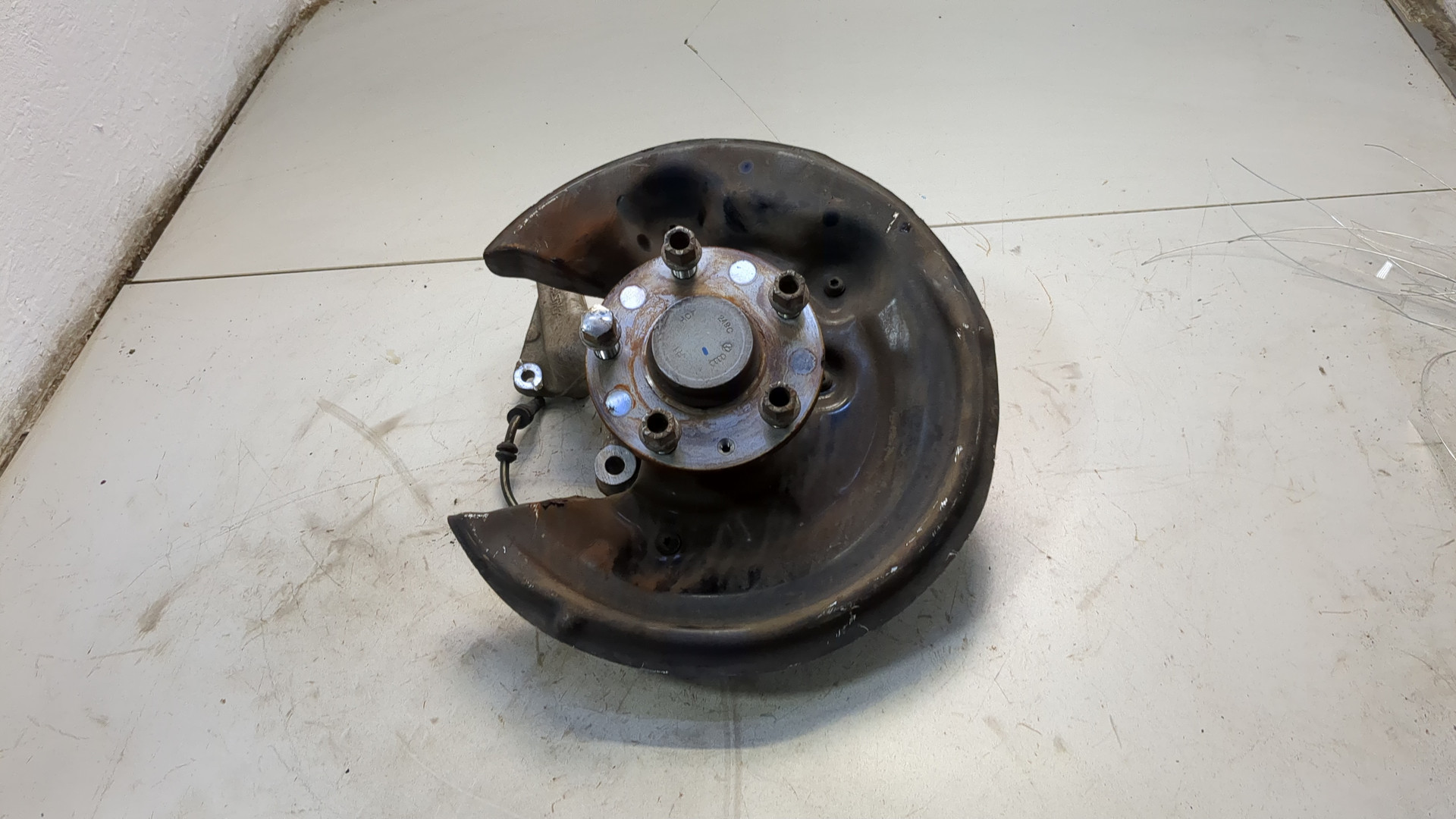 Кулак поворотный задний правый