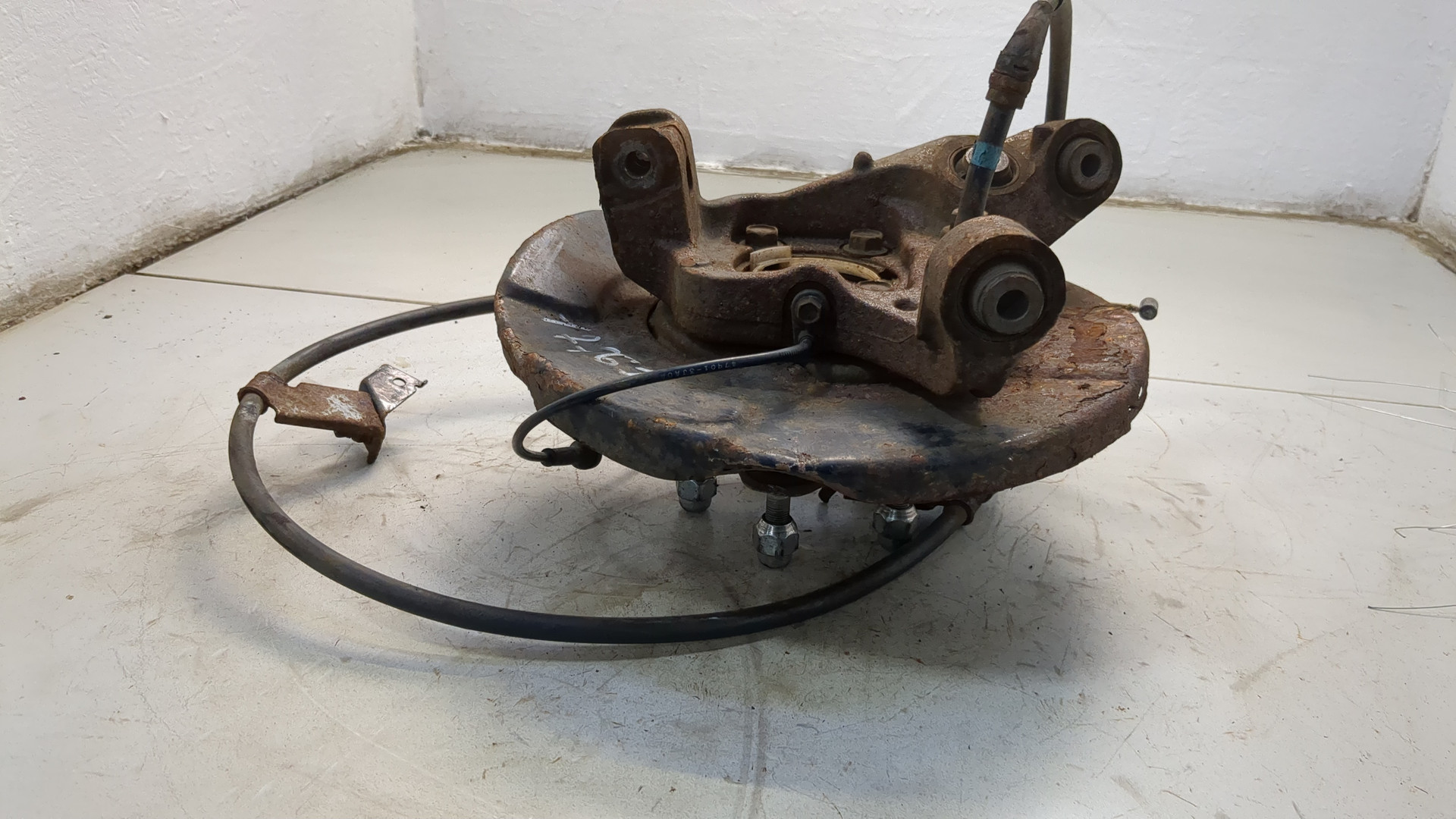 Кулак поворотный задний левый