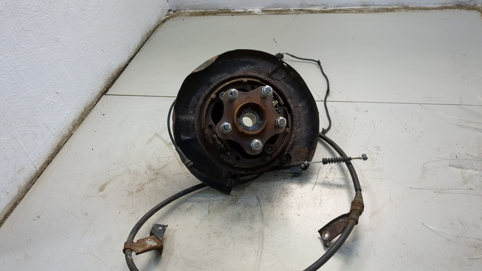 Кулак поворотный задний левый