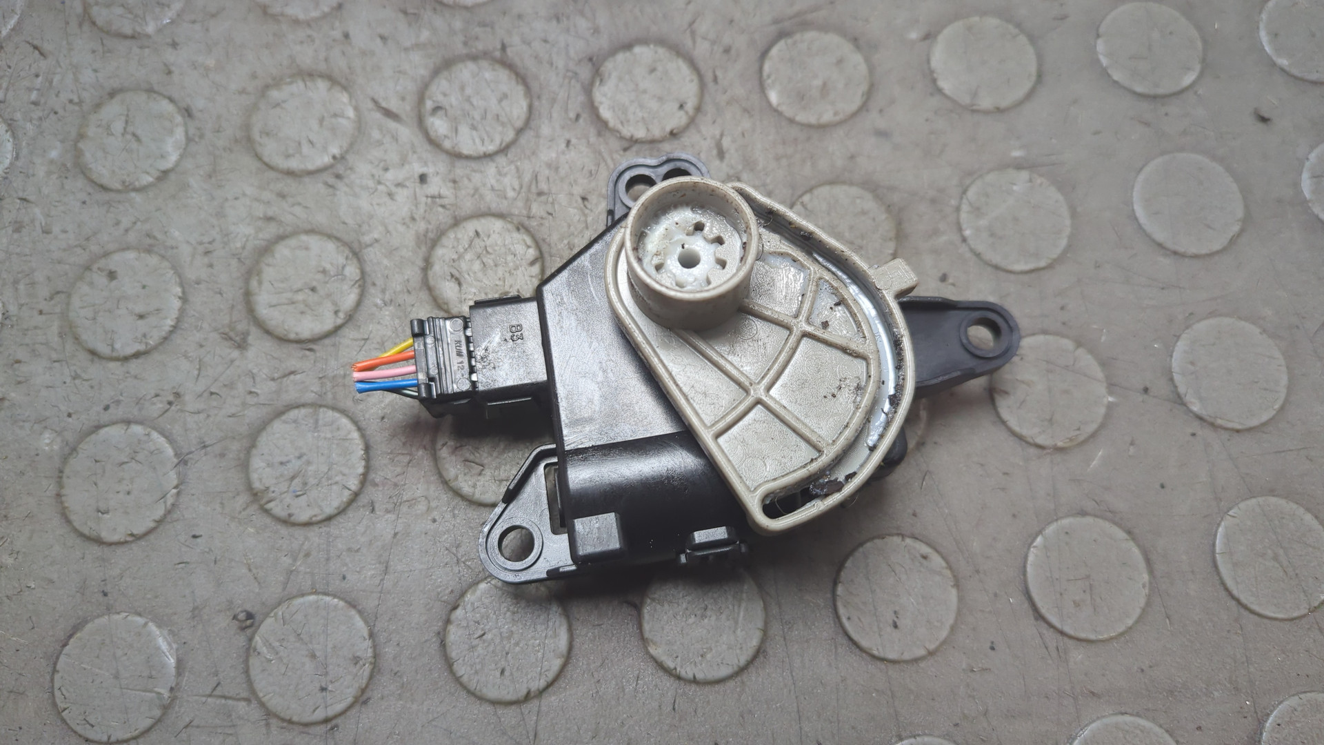 Моторчик заслонки печки