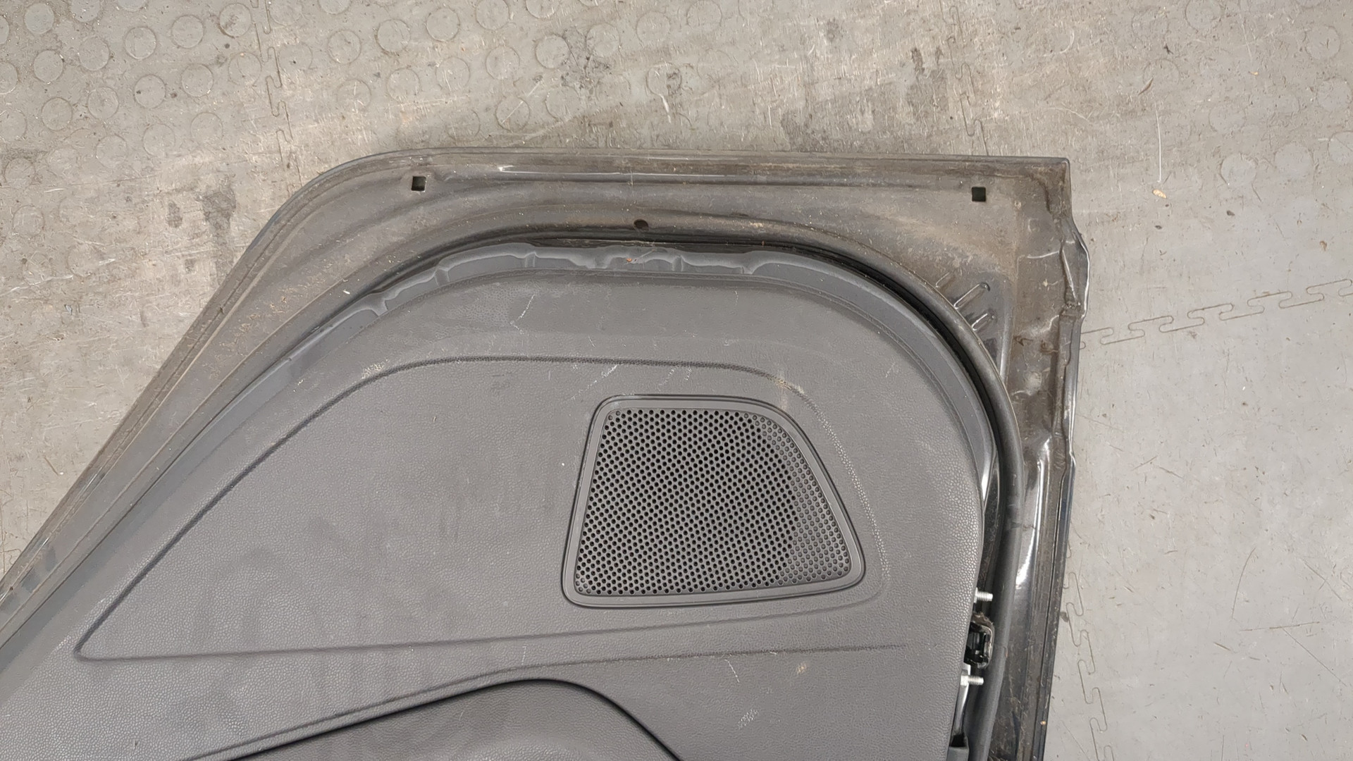 Дверь задняя правая