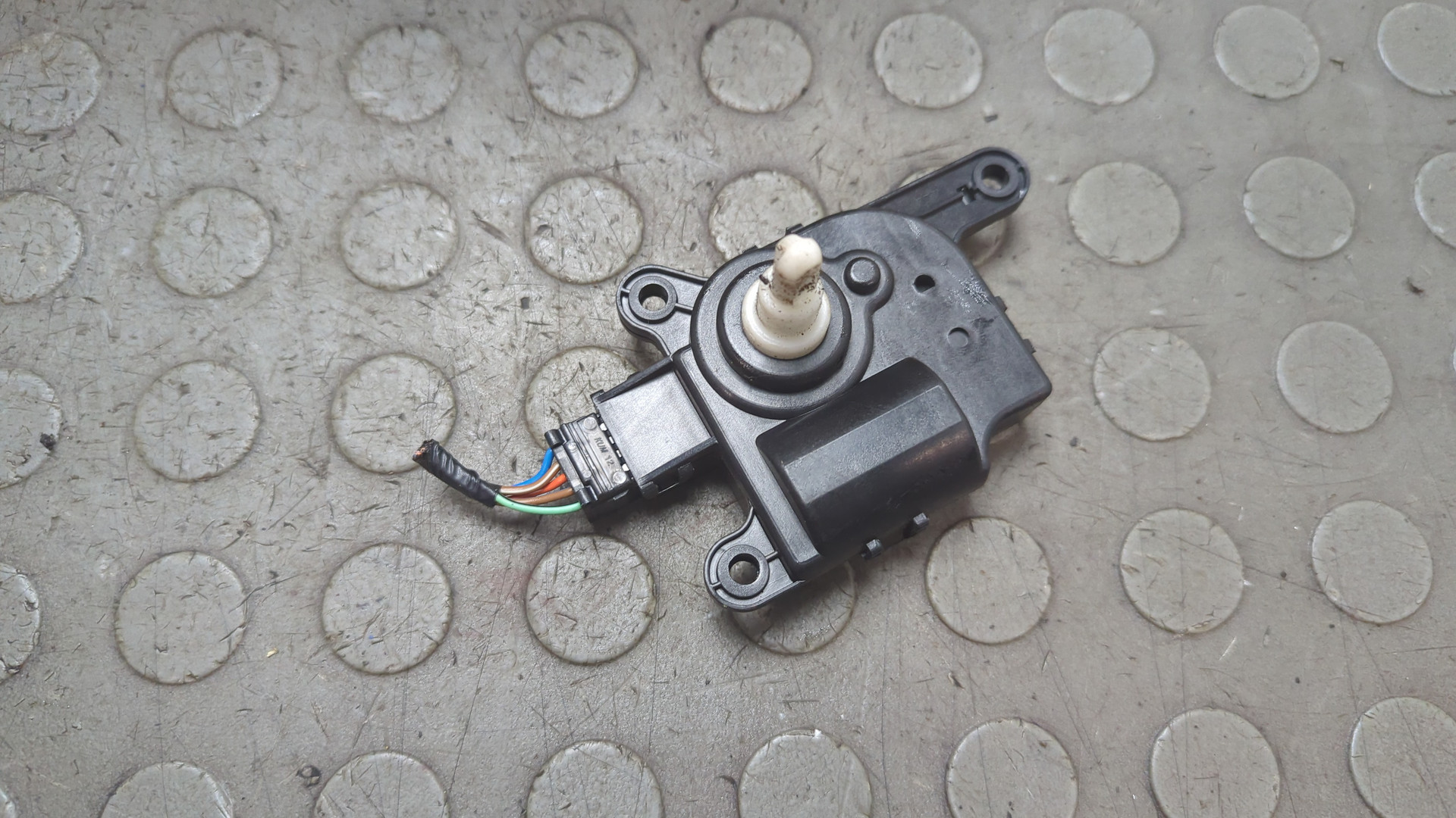 Моторчик заслонки печки