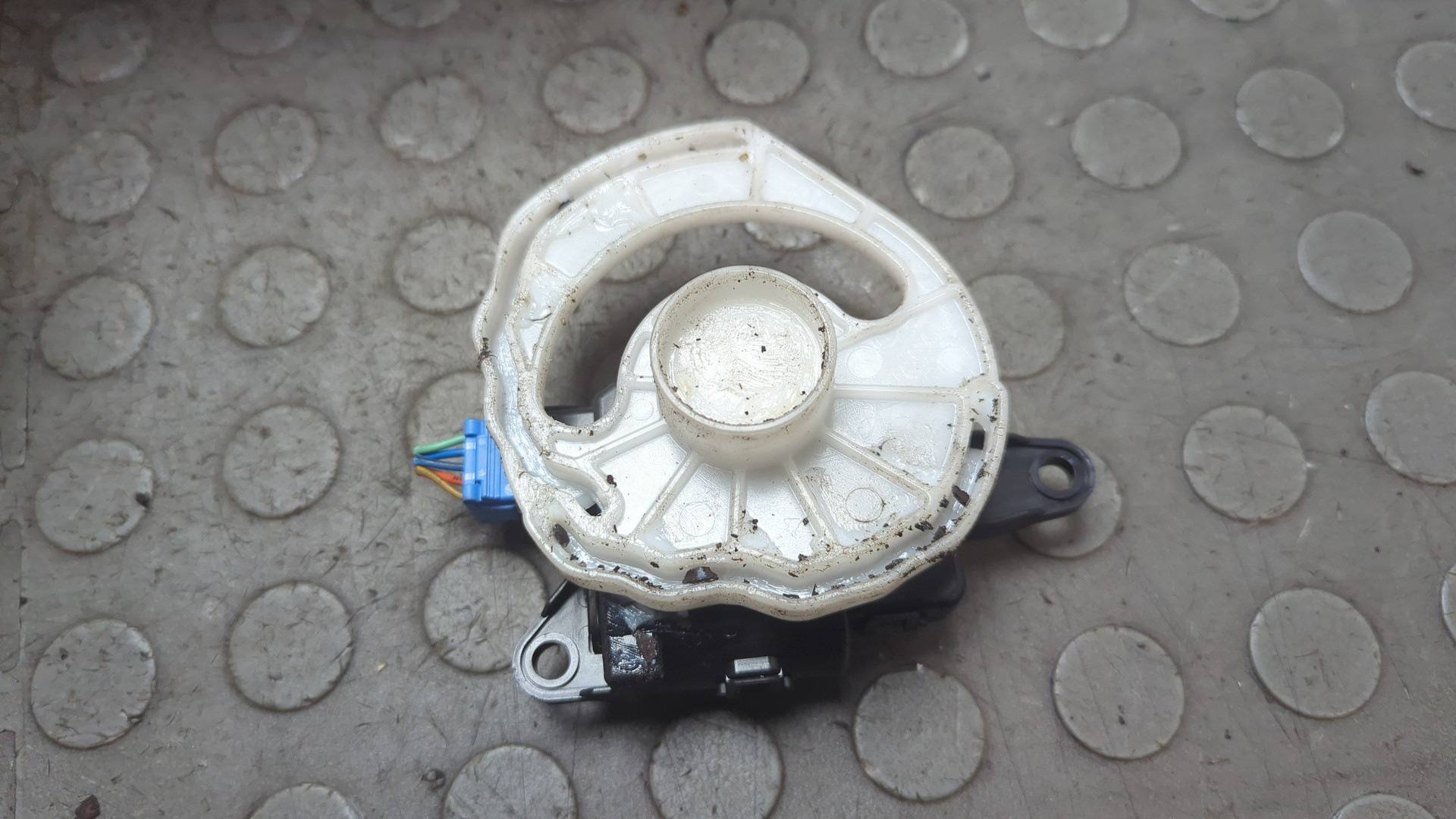 Моторчик заслонки печки