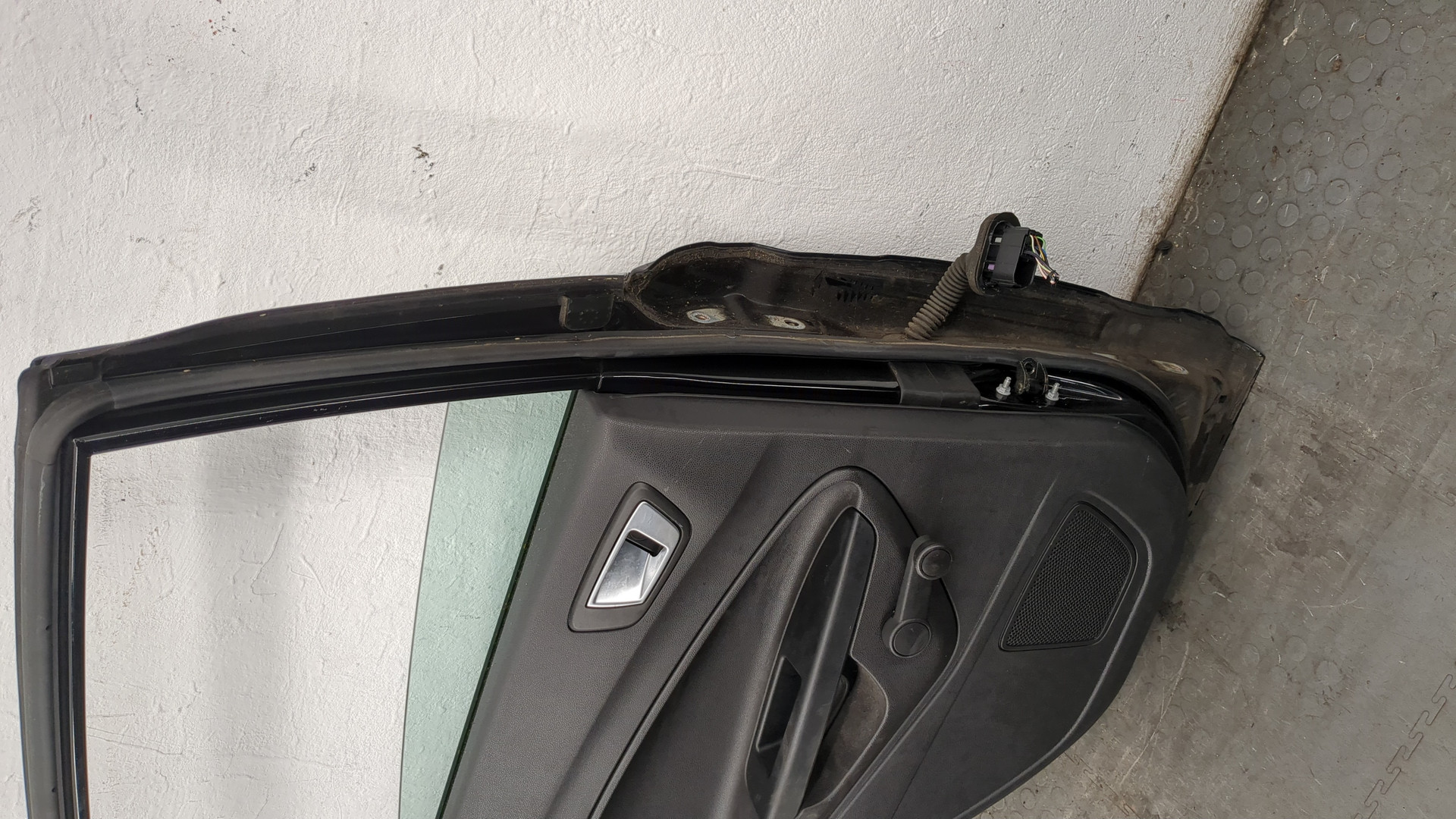 Дверь задняя левая