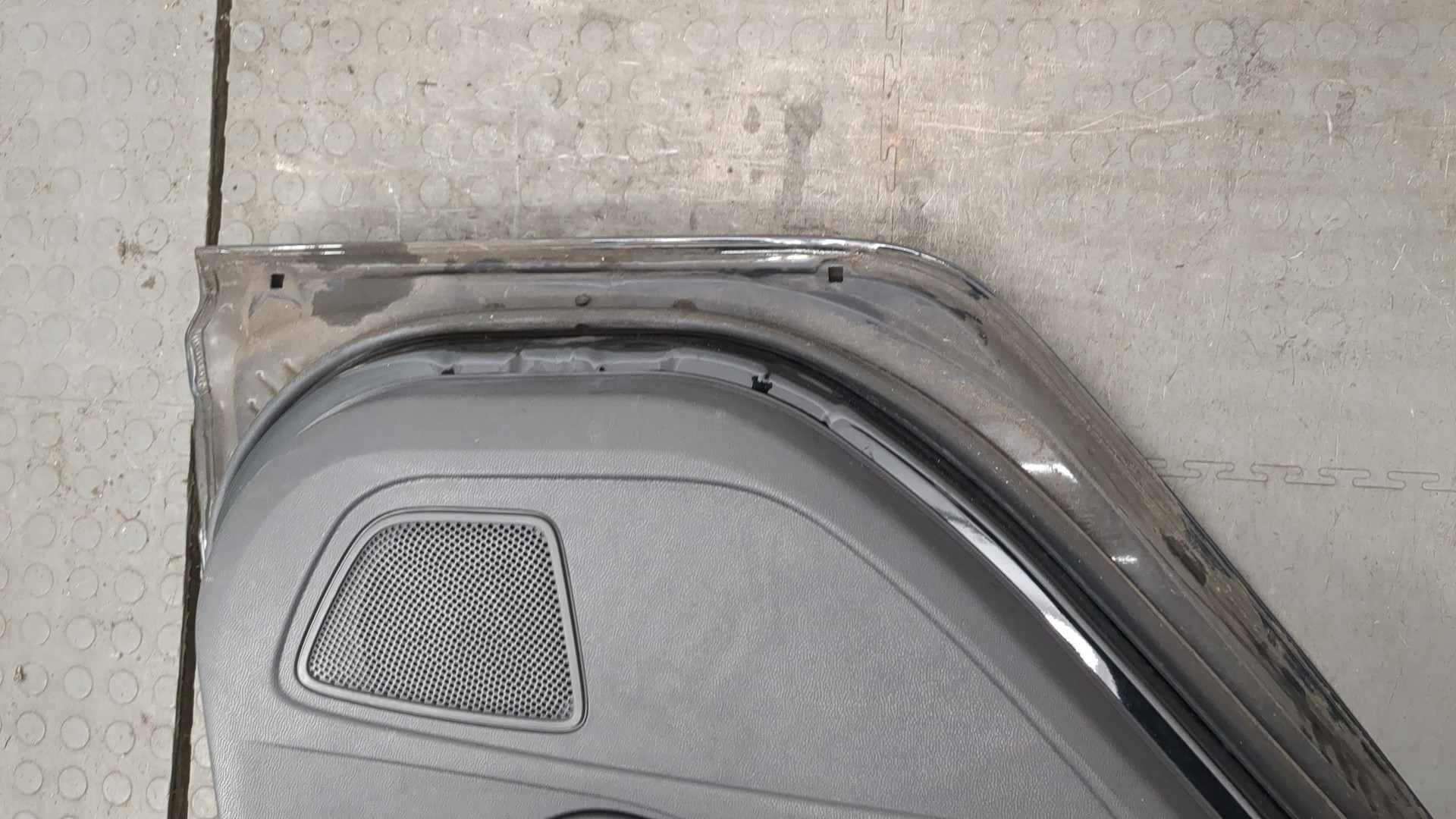 Дверь задняя левая