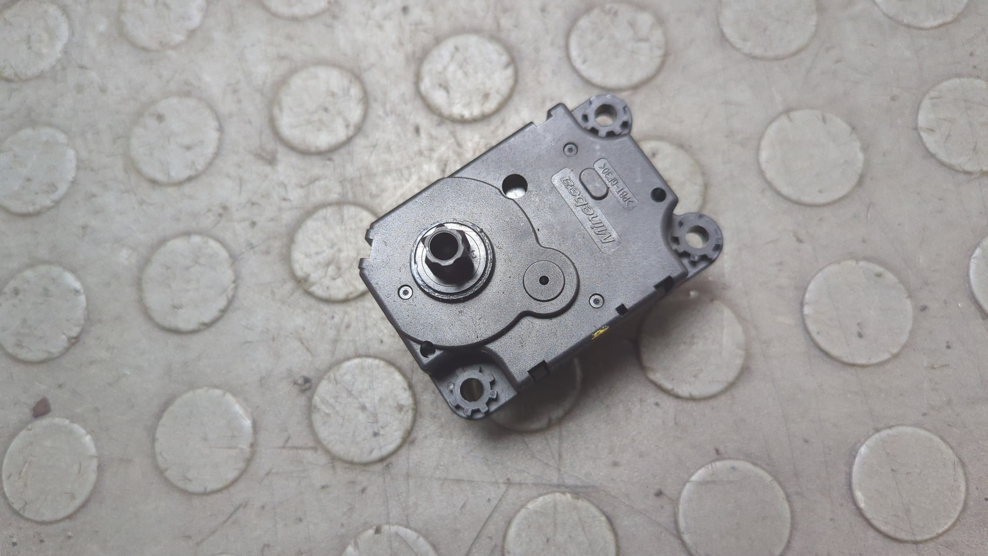 Моторчик заслонки печки