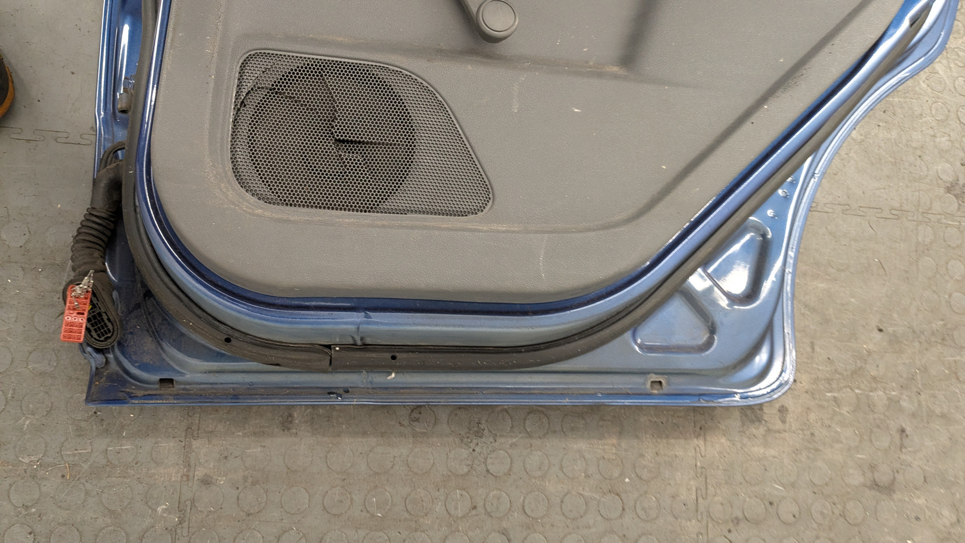 Дверь задняя правая