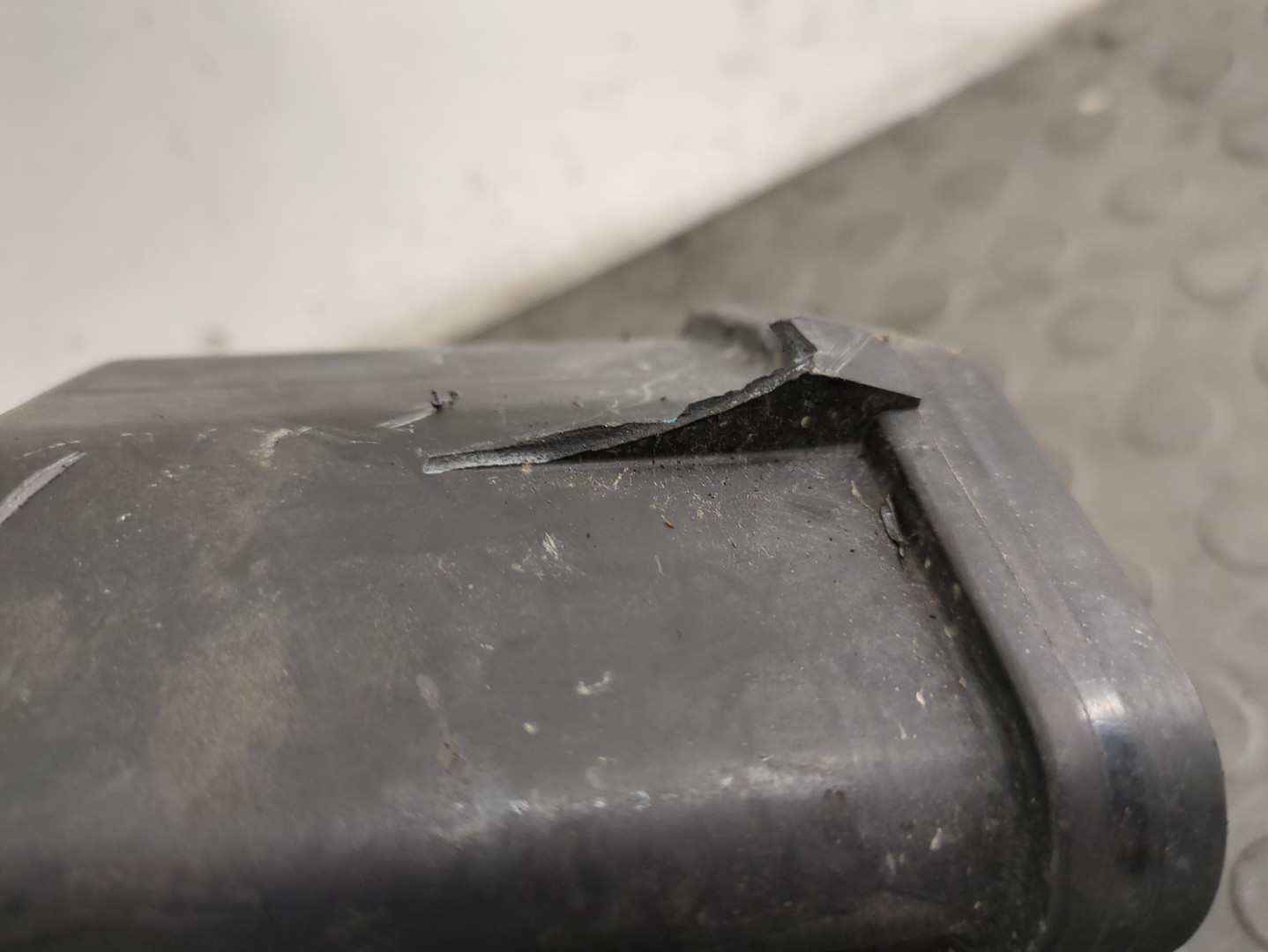 Патрубок воздушного фильтра