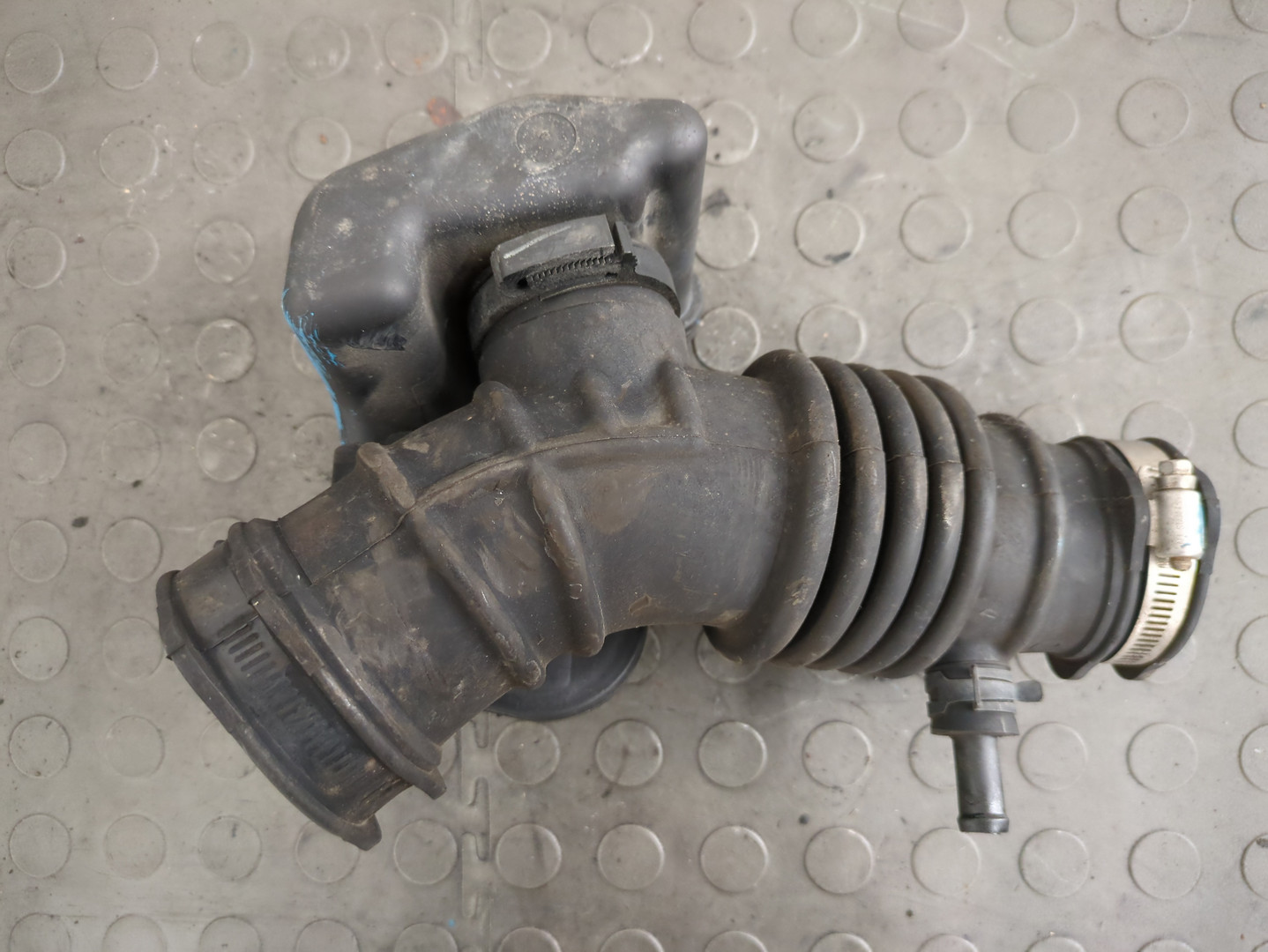 Патрубок воздушного фильтра