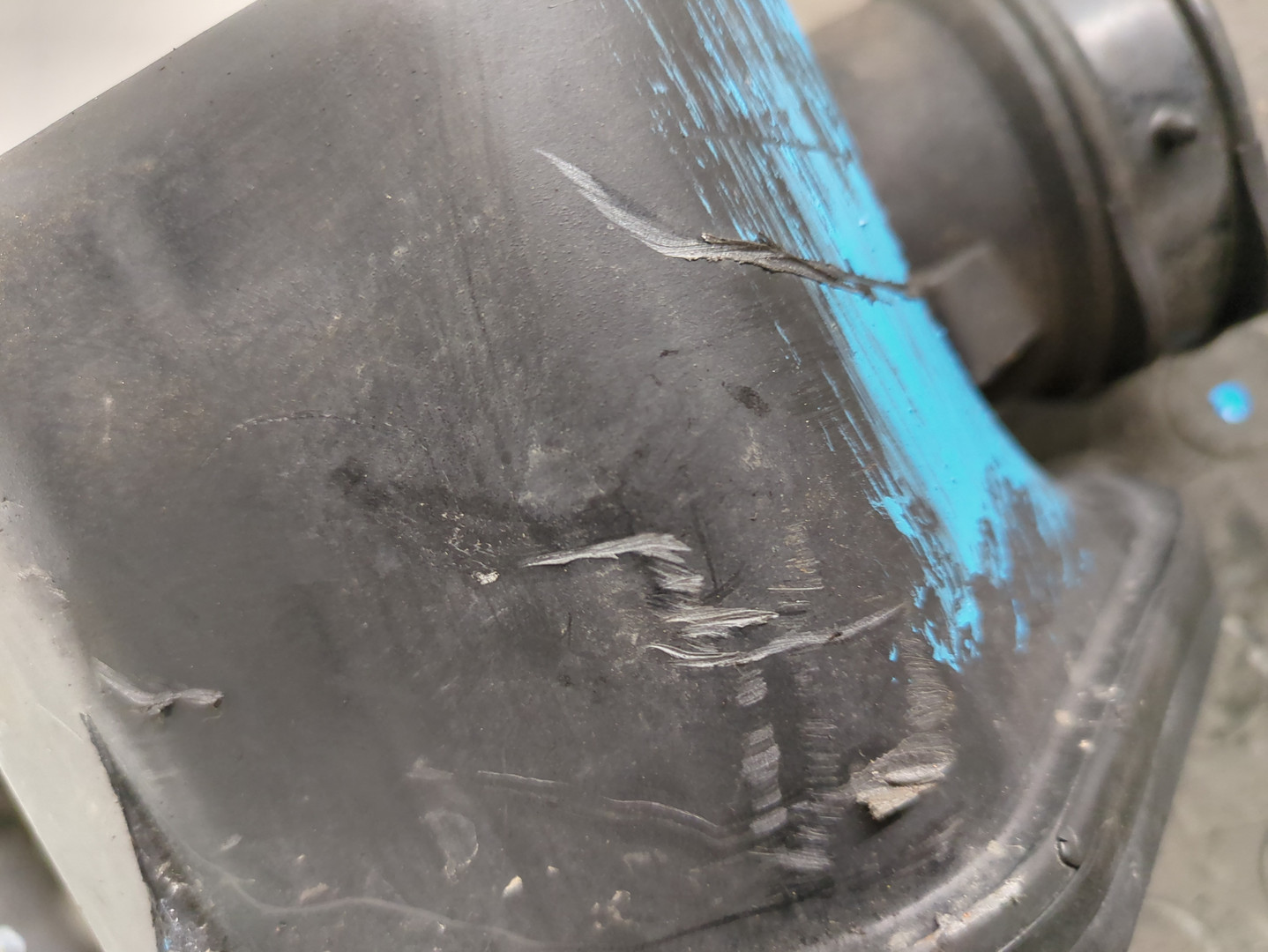 Патрубок воздушного фильтра