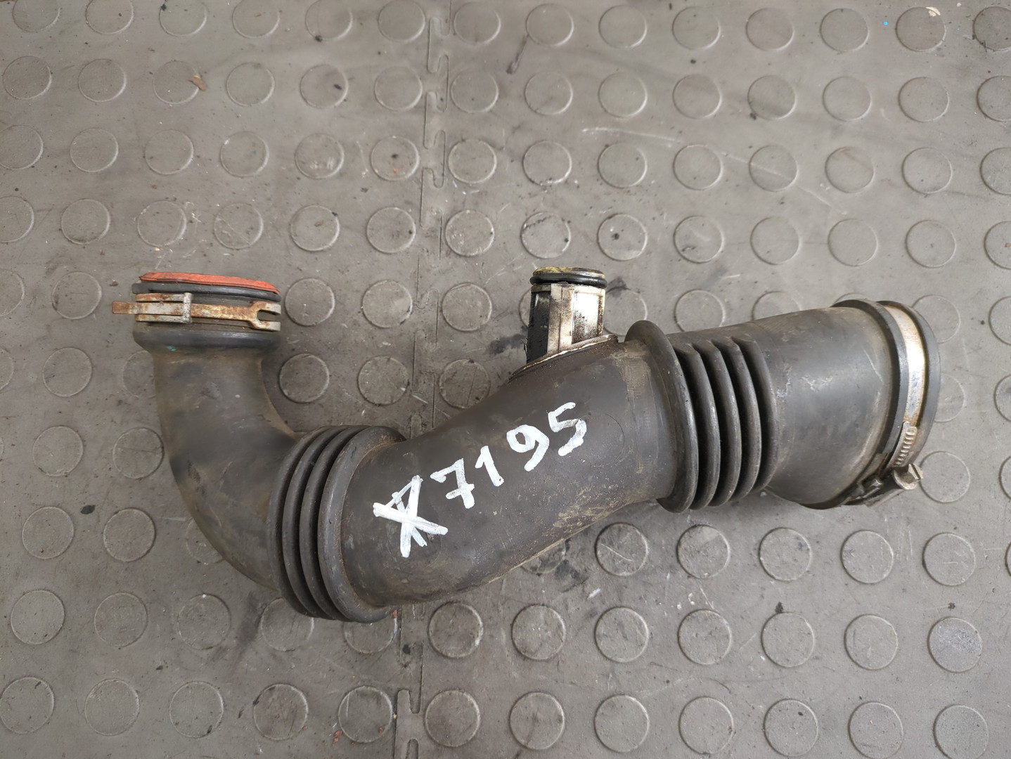 Патрубок воздушного фильтра