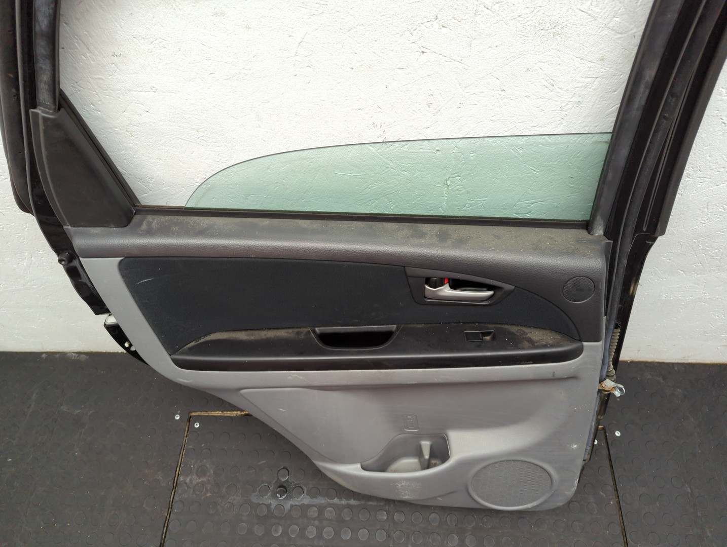 Дверь задняя левая