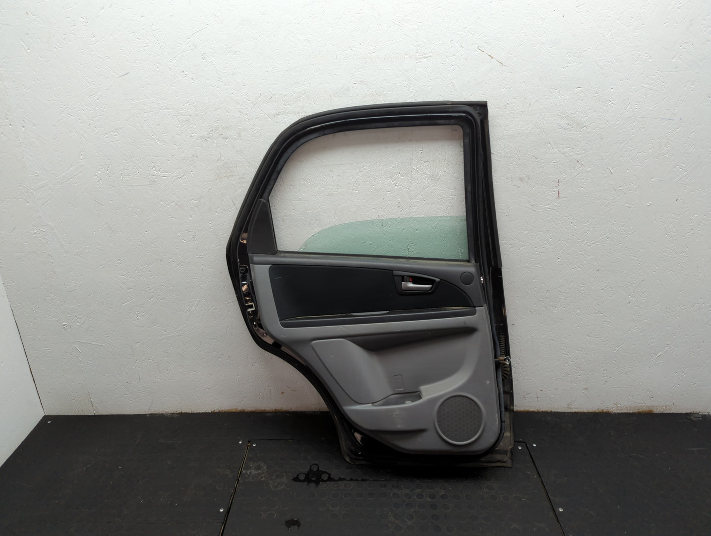 Дверь задняя левая