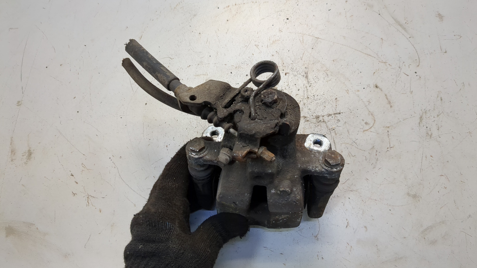 Суппорт задний левый