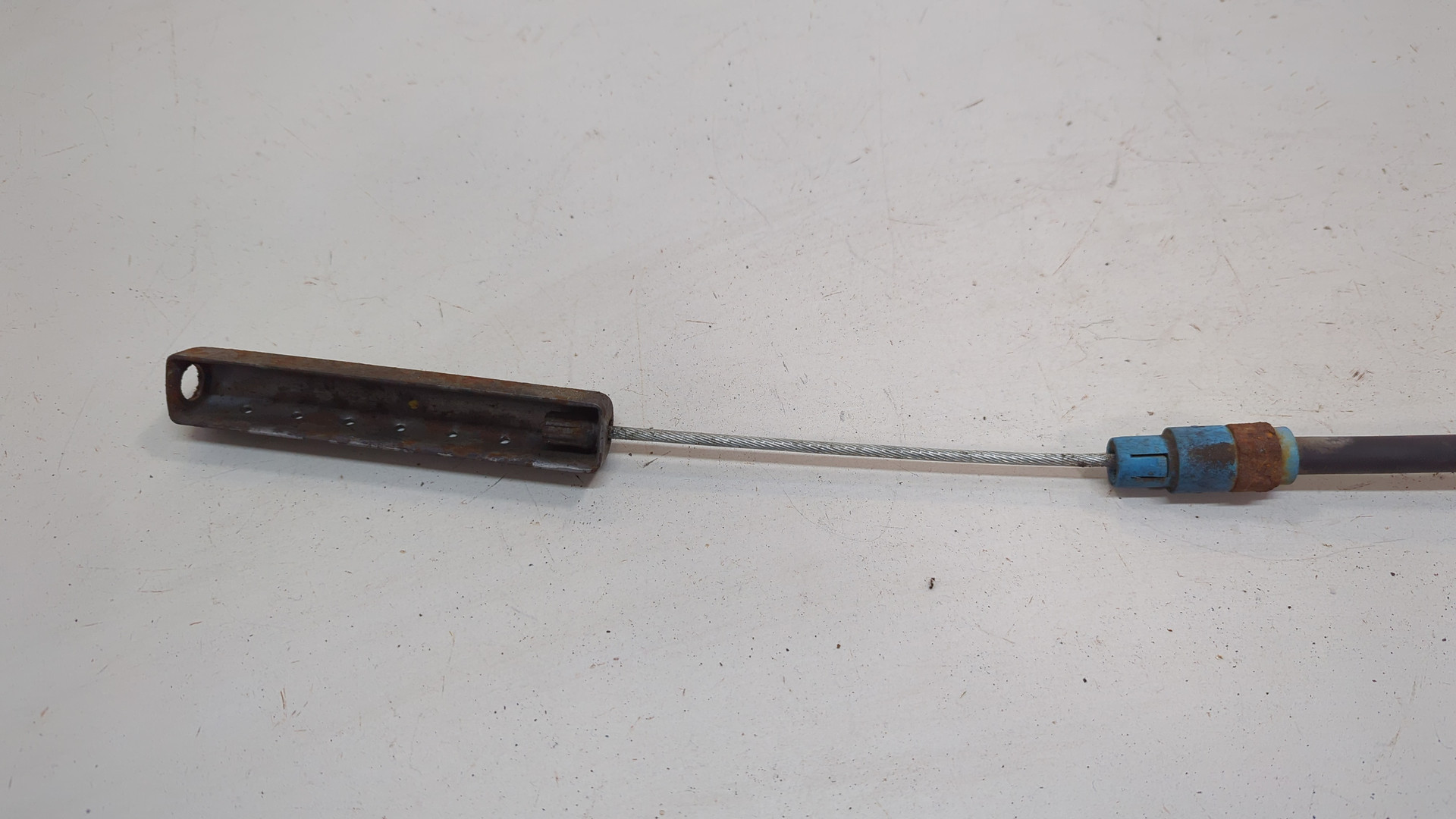 Трос стояночного тормоза