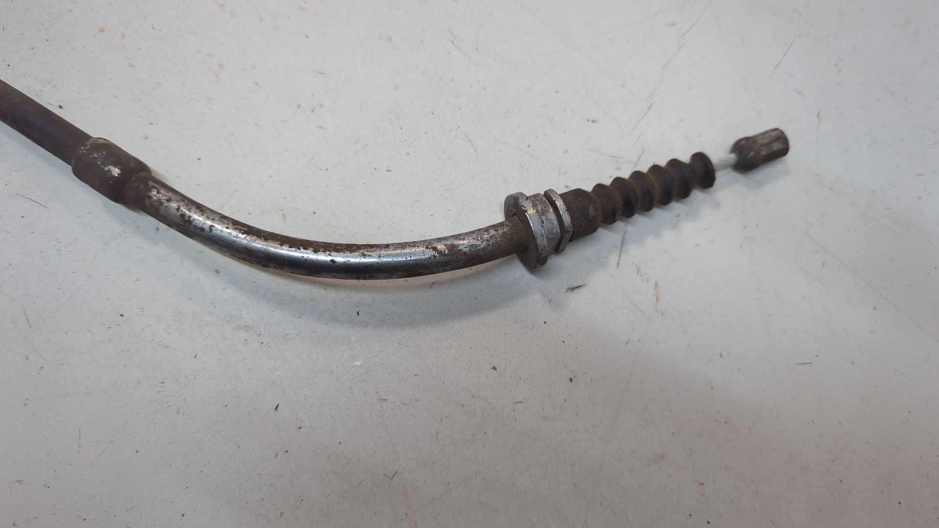 Трос стояночного тормоза