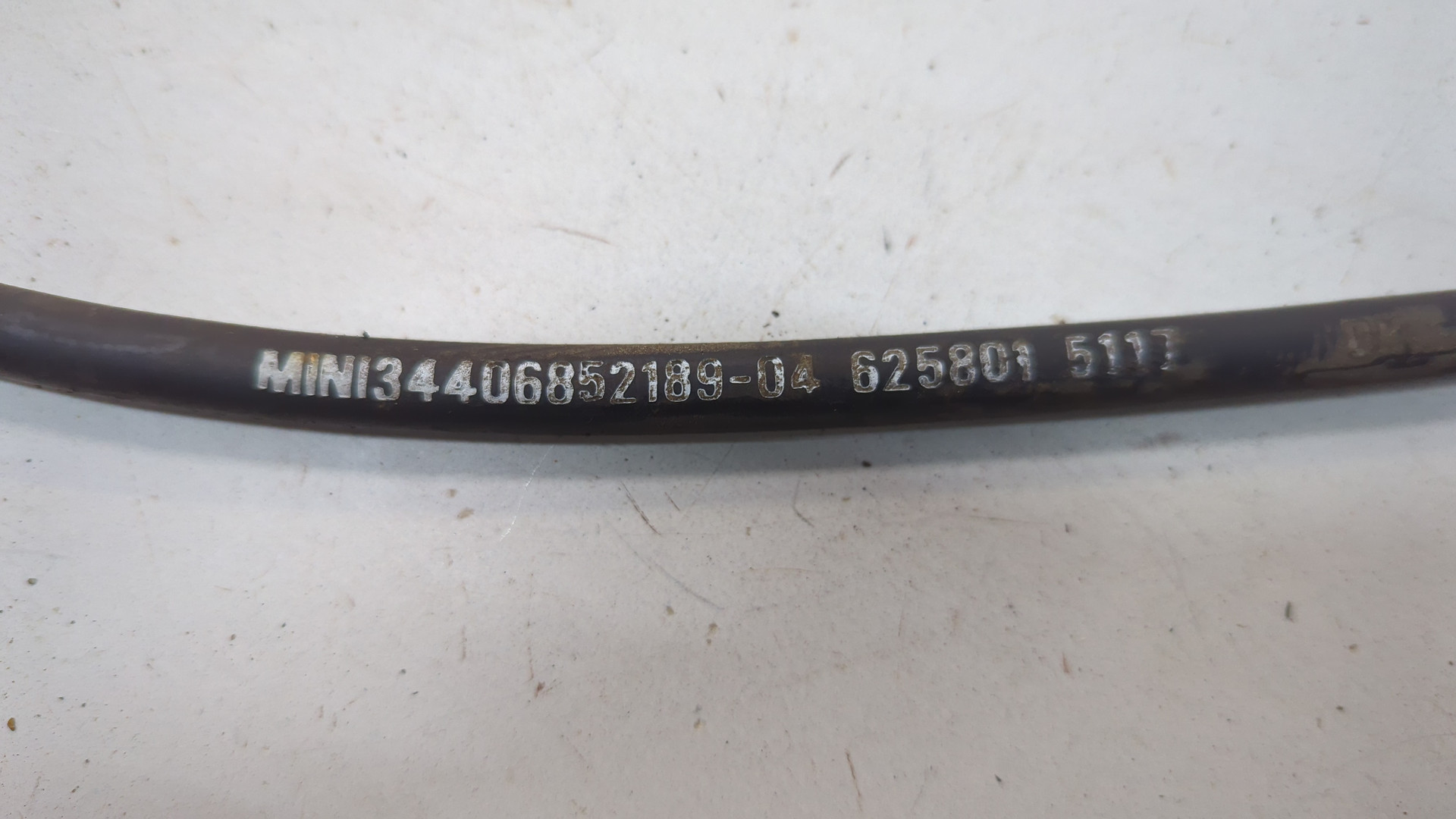 Трос стояночного тормоза