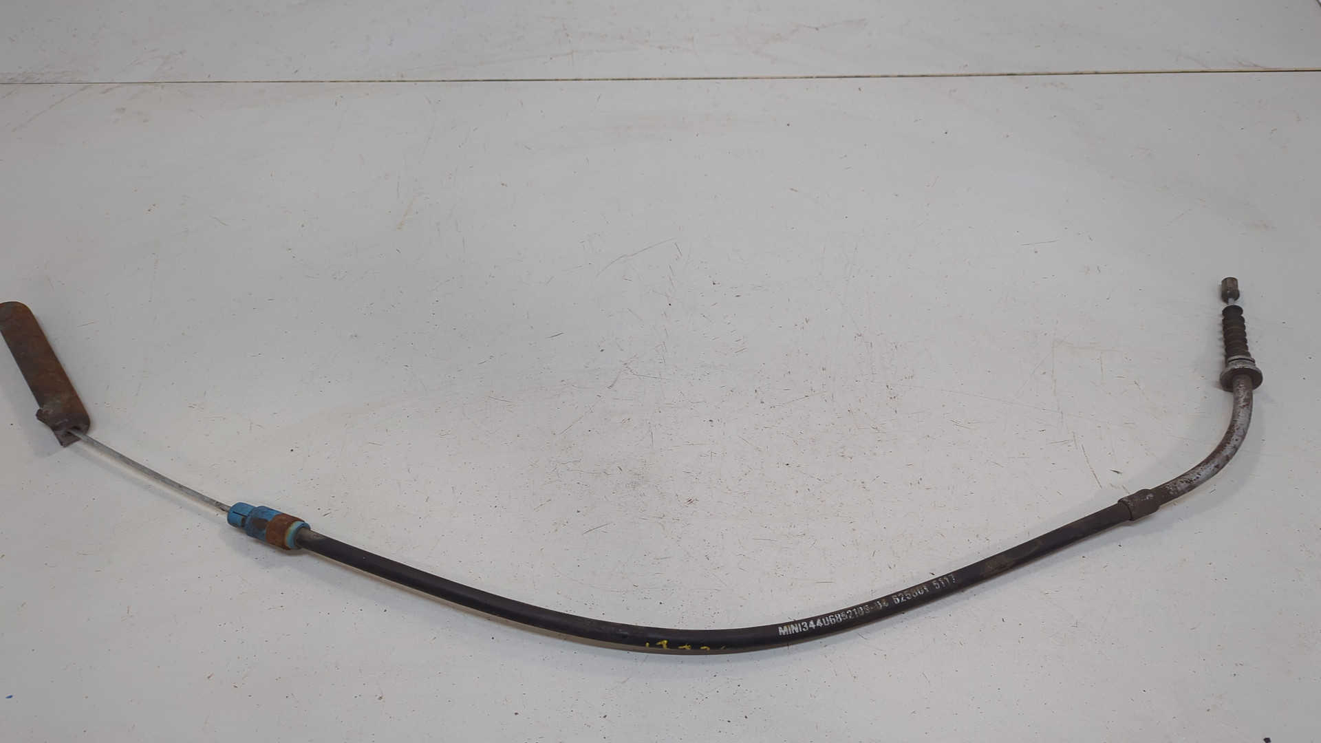 Трос стояночного тормоза