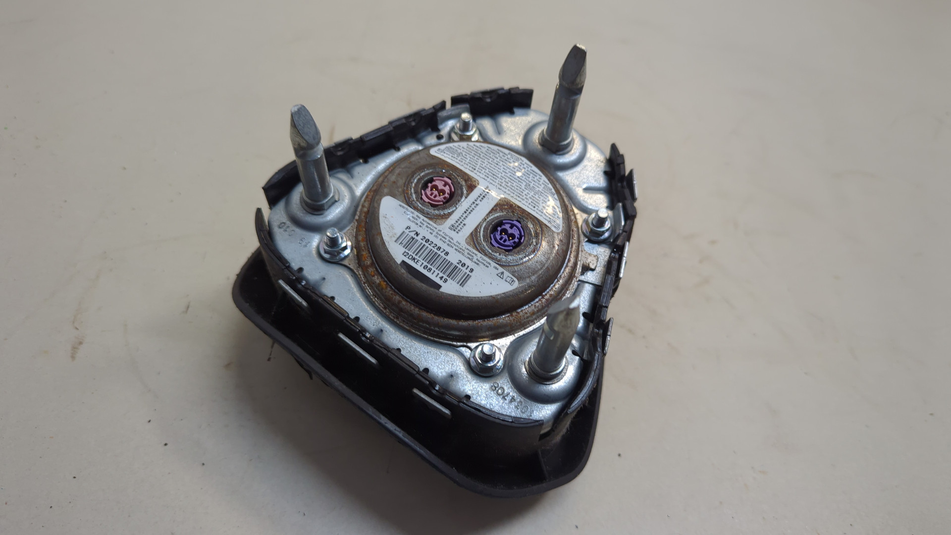 Подушка безопасности в рулевое колесо