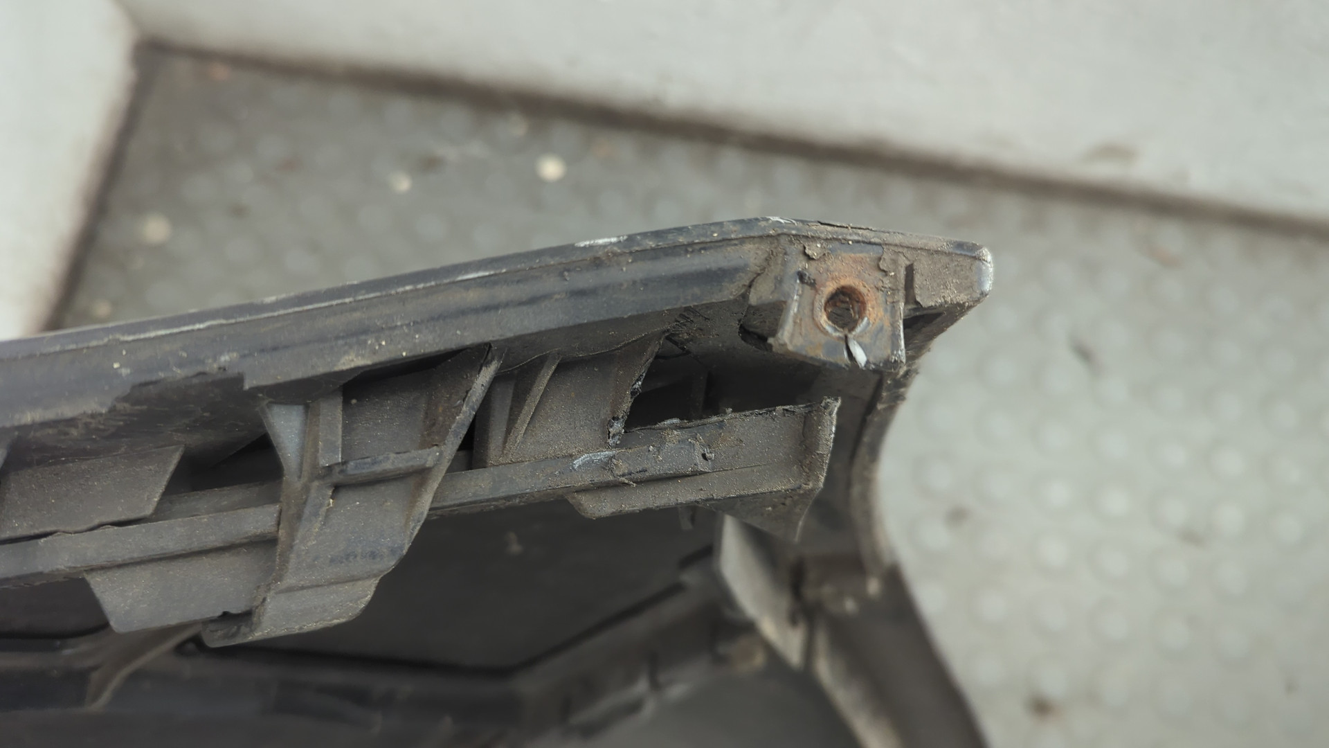 Бампер задний