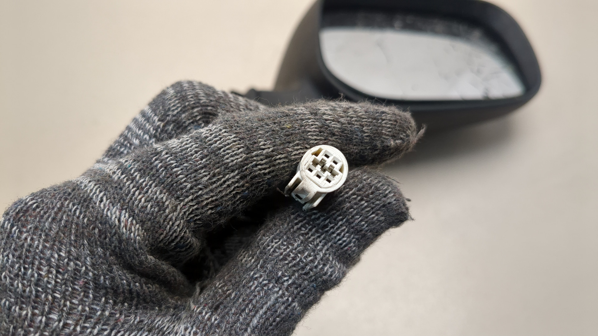 Зеркало правое электрическое