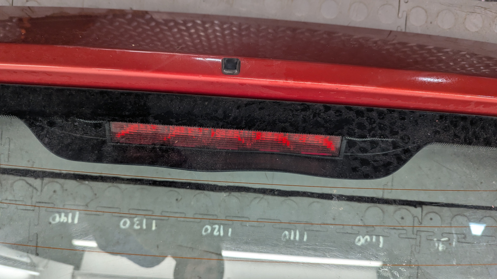 Дверь багажника