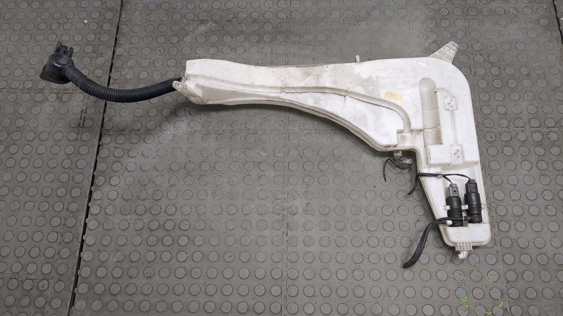 Бачок омывателя лобового стекла