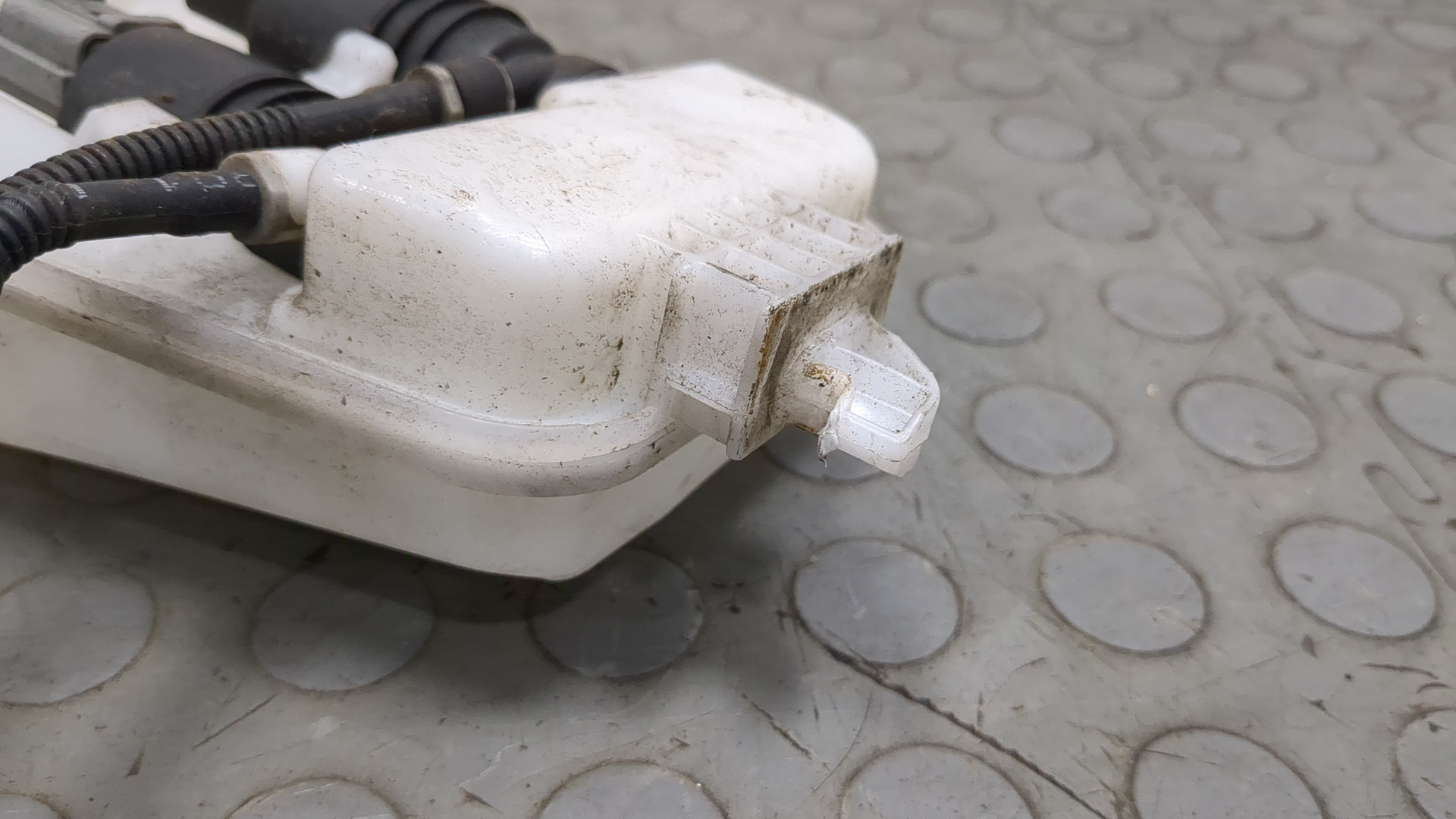 Бачок омывателя лобового стекла