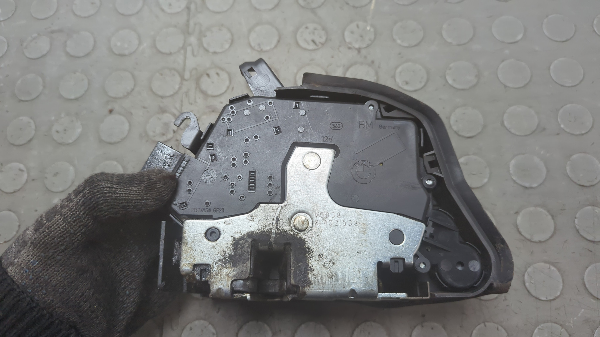 Замок двери передней правой