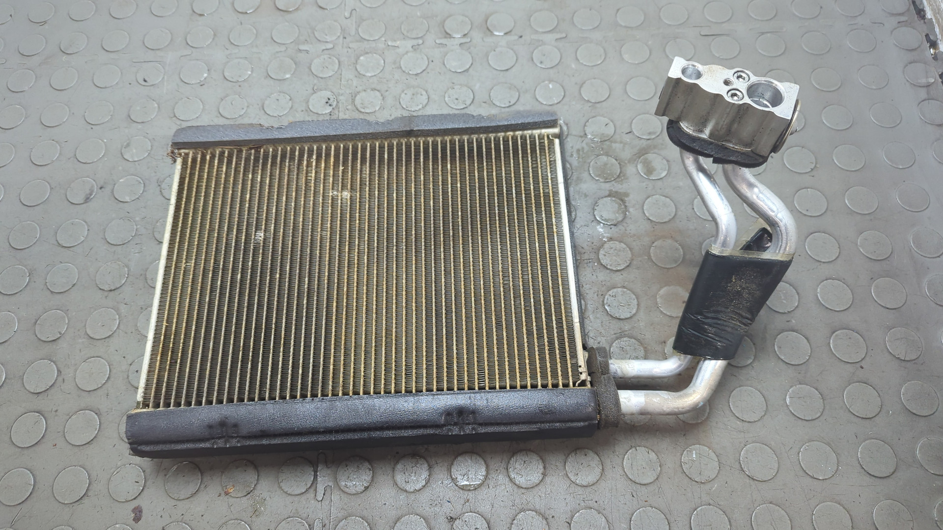 Радиатор кондиционера / конденсер