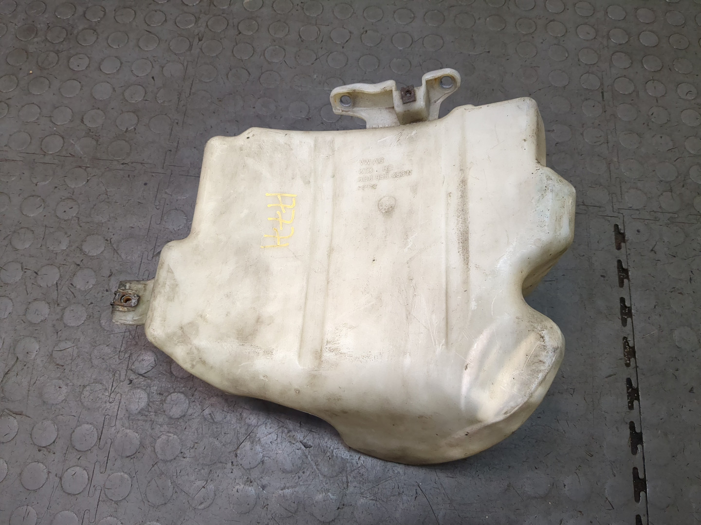 Бачок омывателя лобового стекла