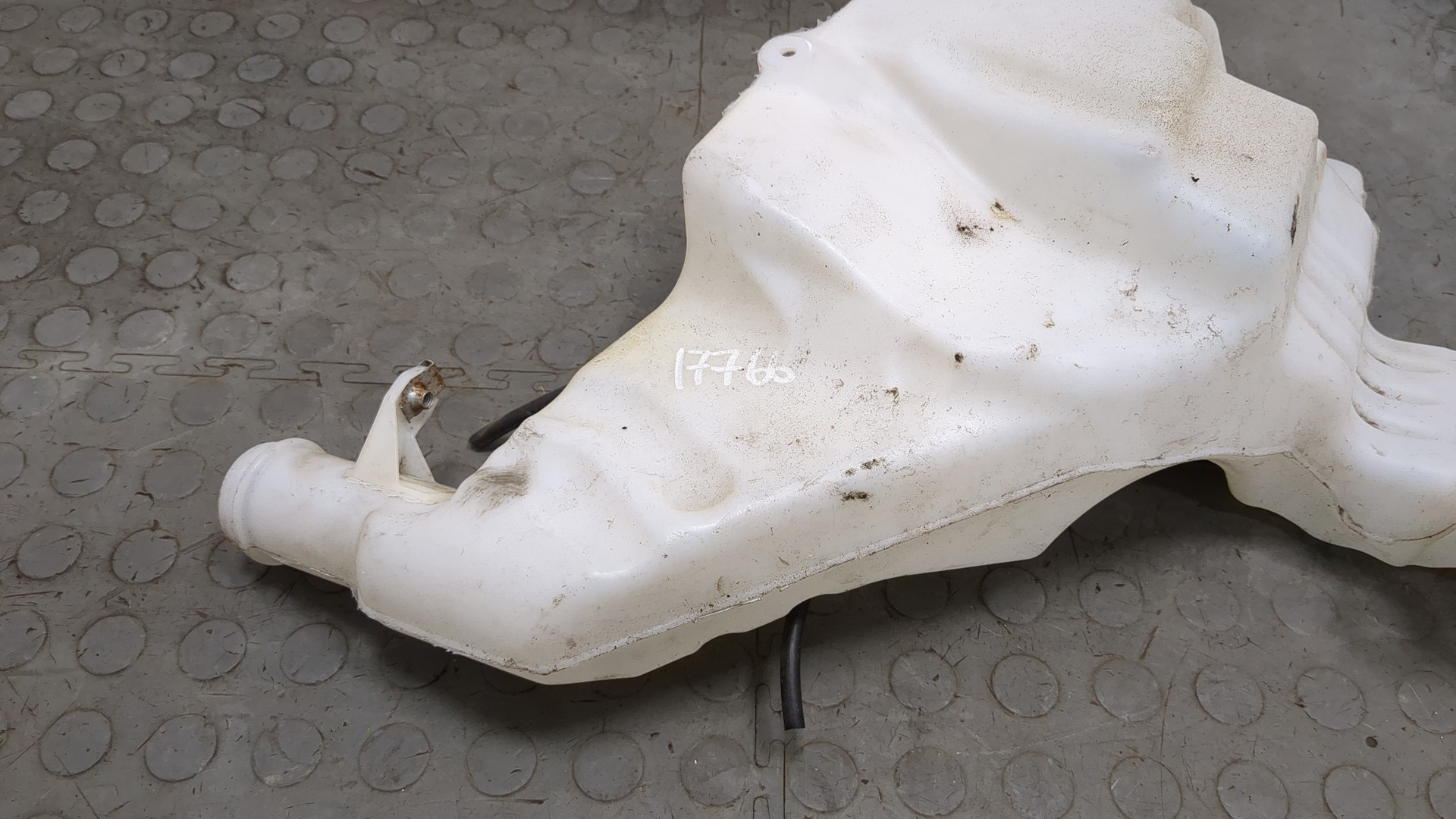 Бачок омывателя лобового стекла