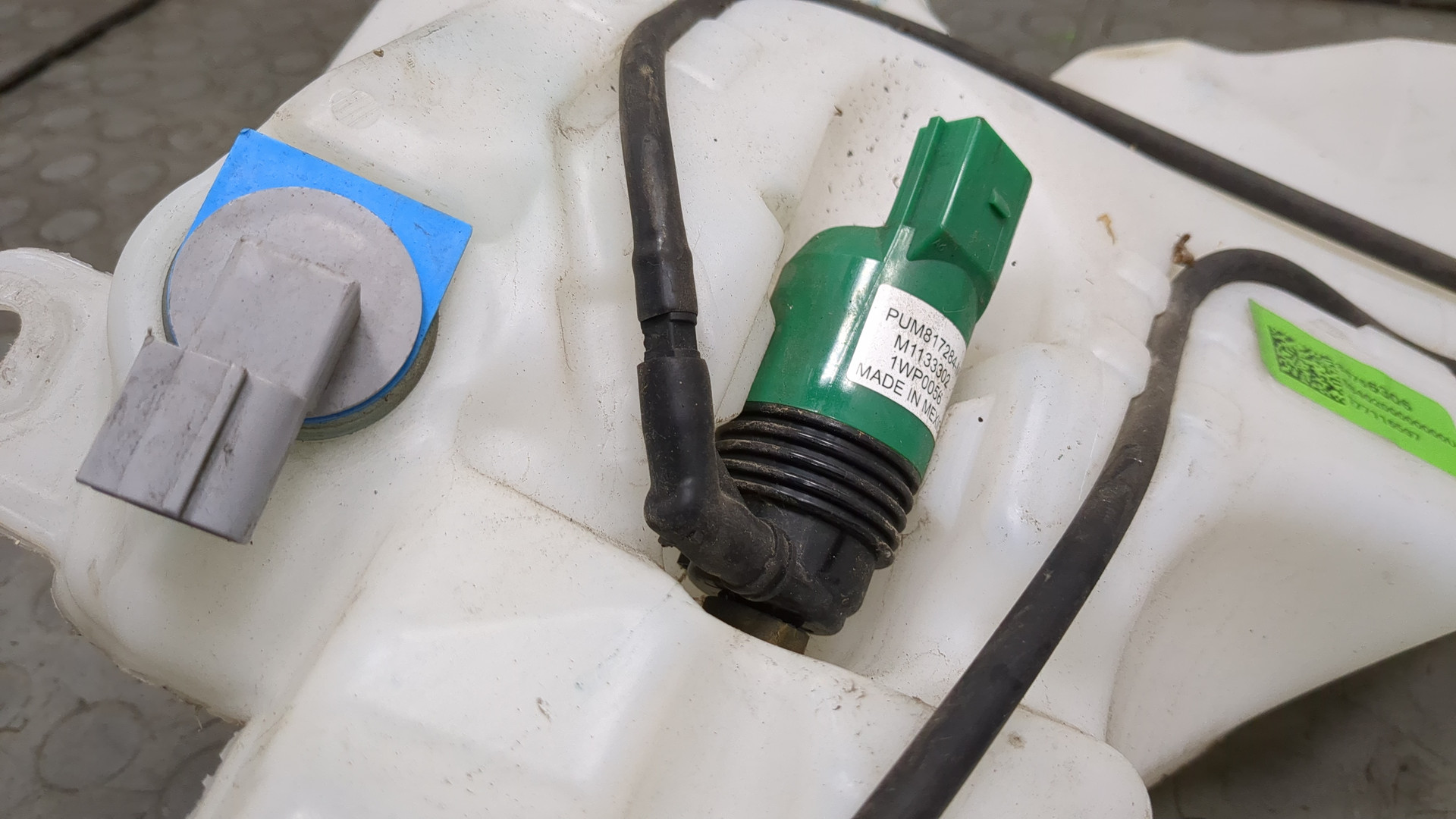 Бачок омывателя лобового стекла