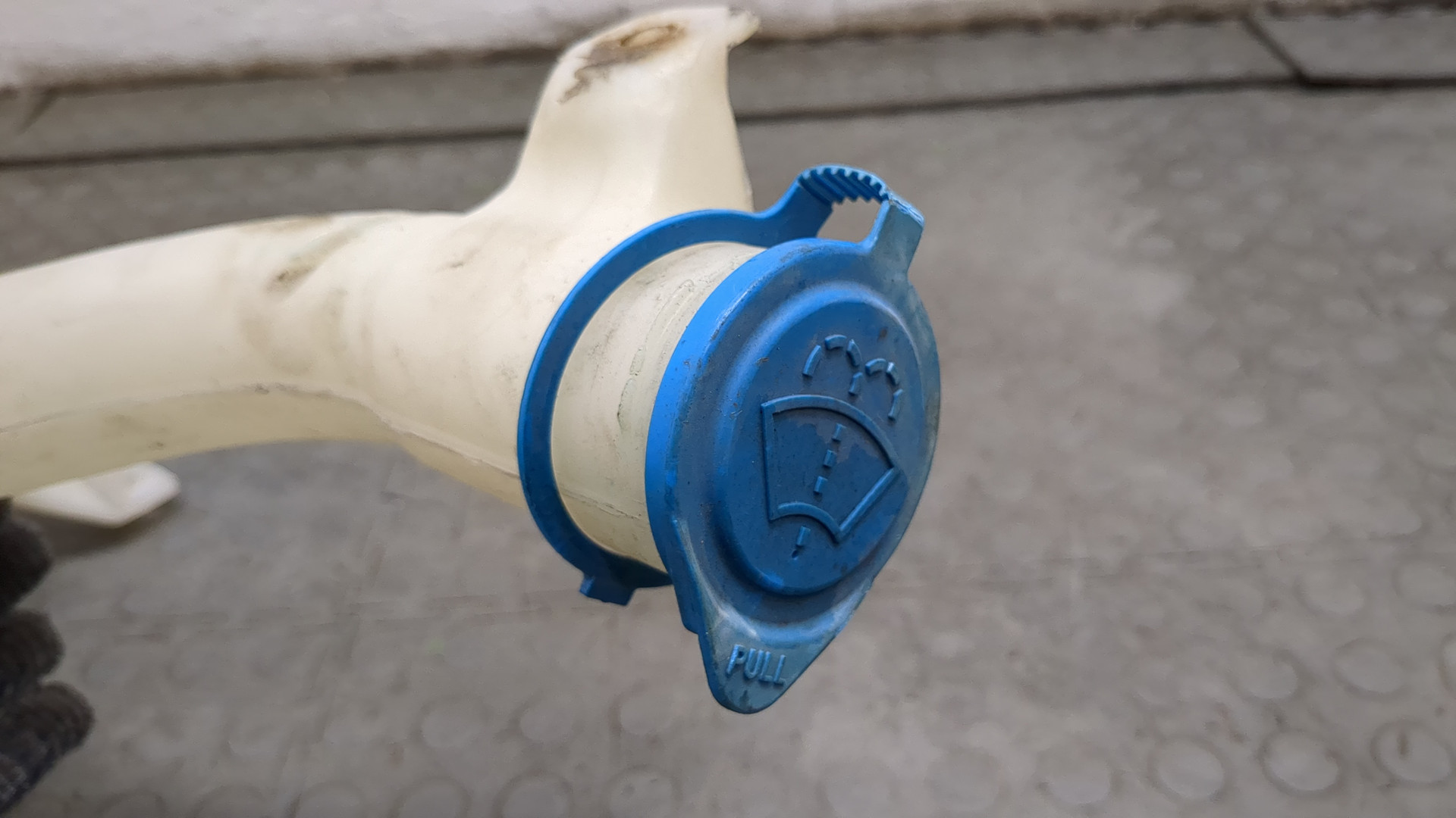 Бачок омывателя лобового стекла