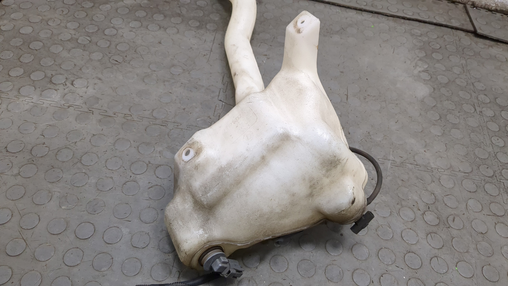 Бачок омывателя лобового стекла