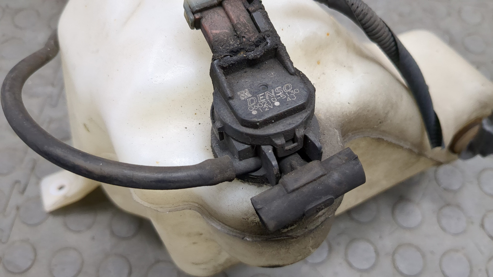 Бачок омывателя лобового стекла