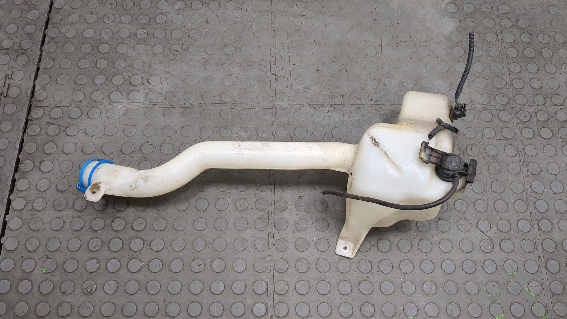 Бачок омывателя лобового стекла