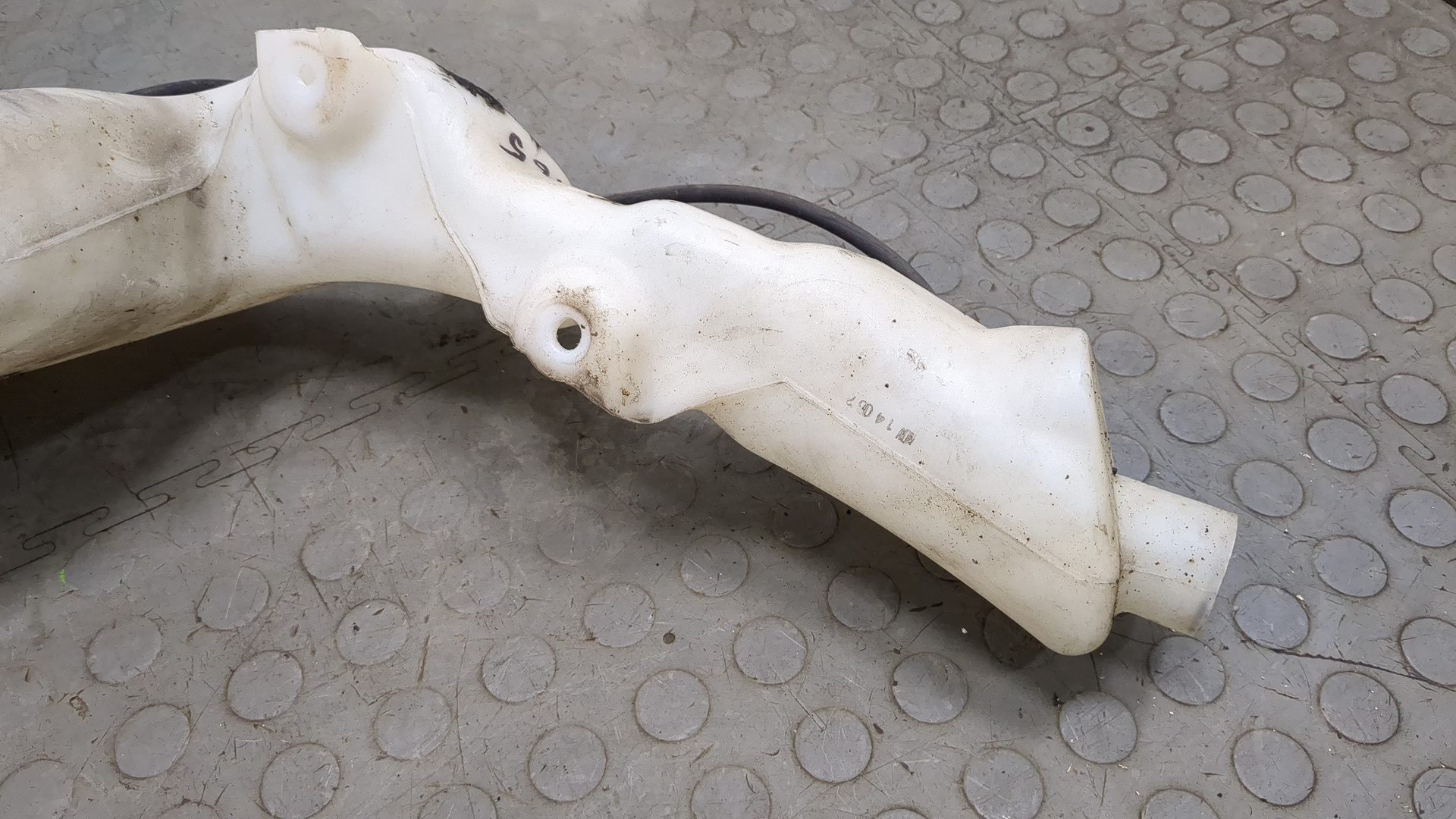 Бачок омывателя лобового стекла