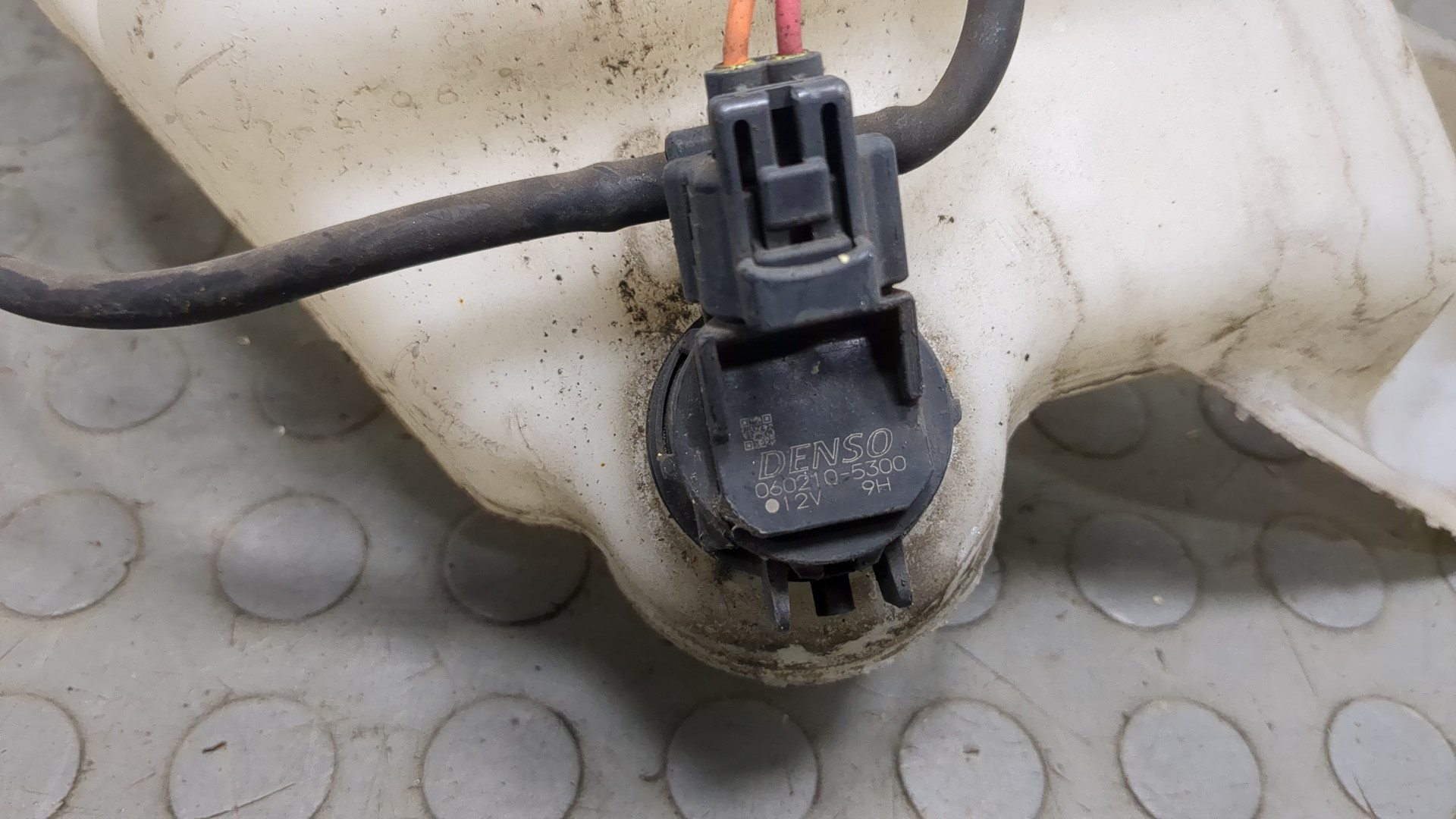 Бачок омывателя лобового стекла