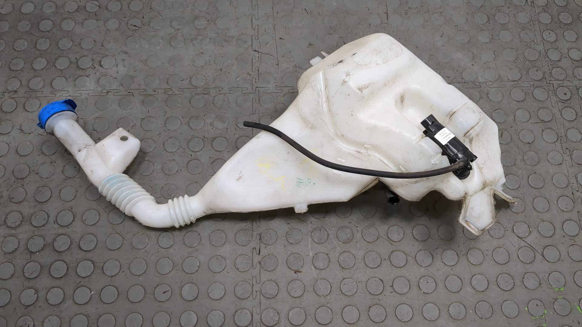 Бачок омывателя лобового стекла