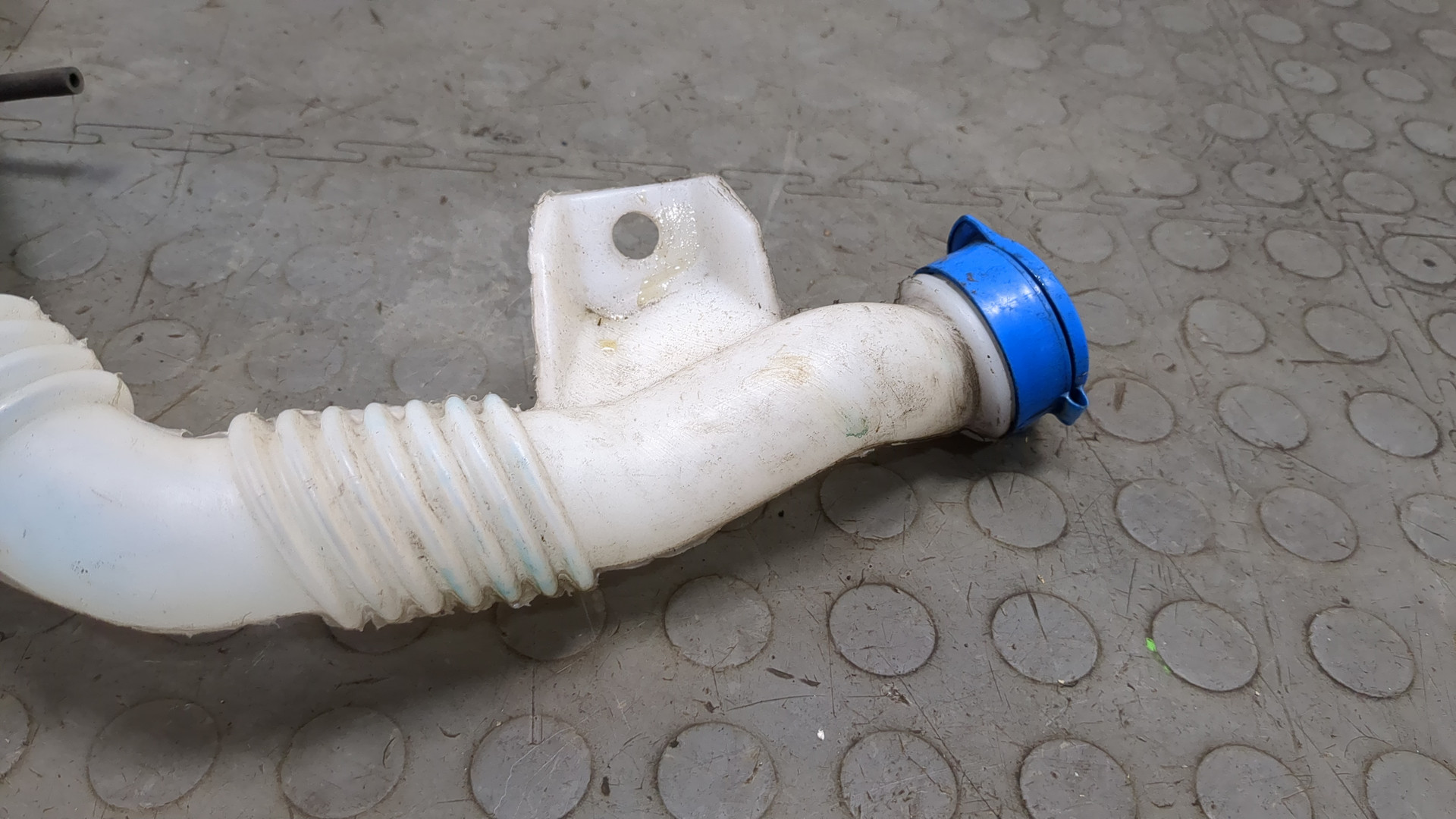 Бачок омывателя лобового стекла