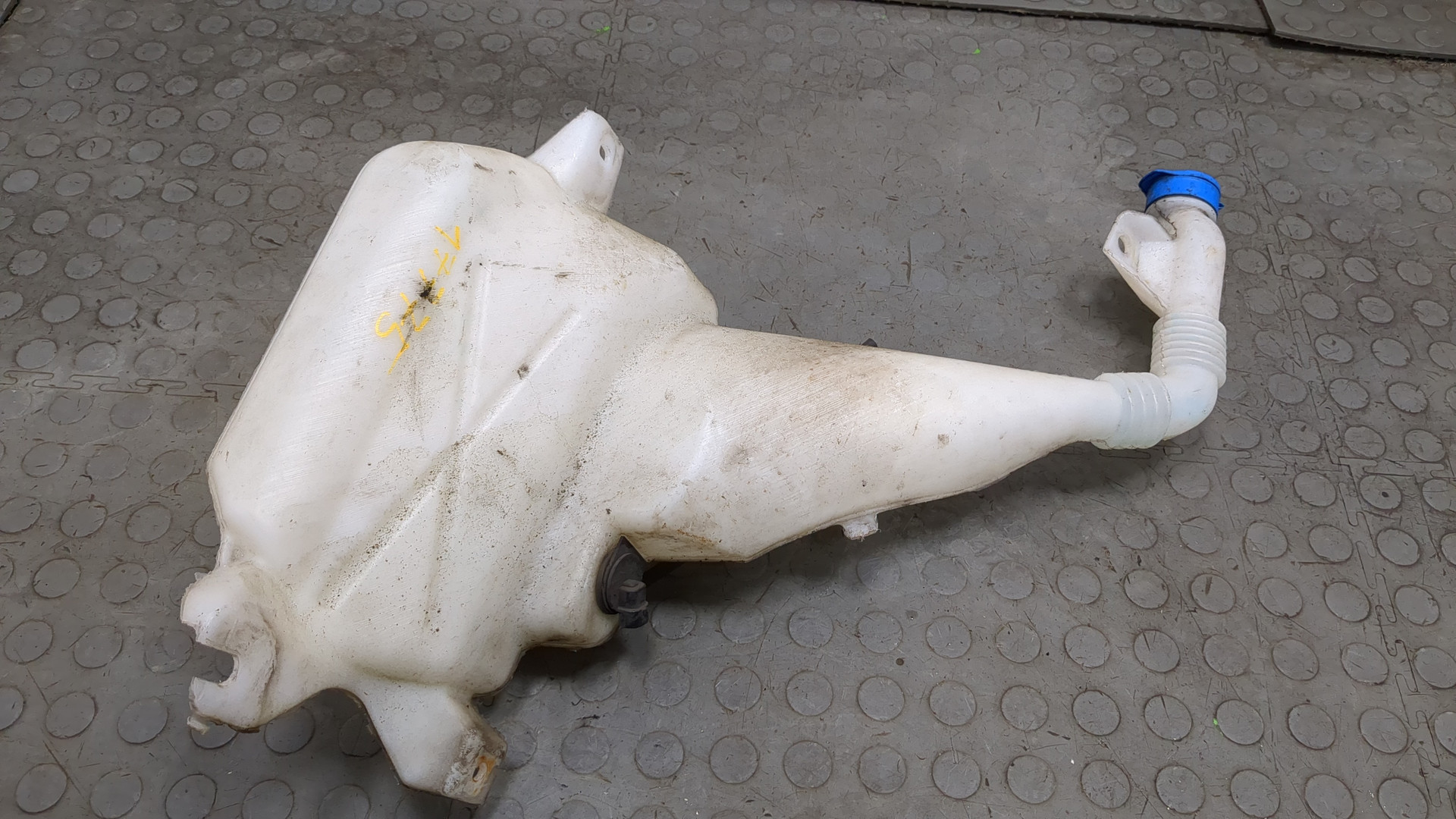 Бачок омывателя лобового стекла