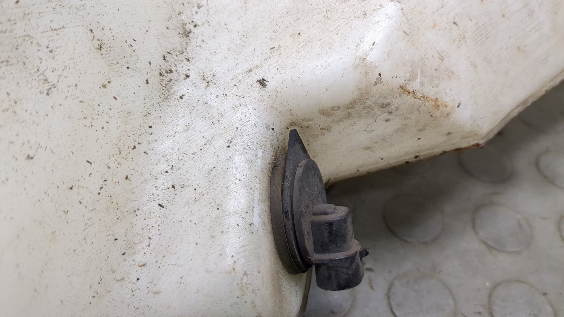 Бачок омывателя лобового стекла