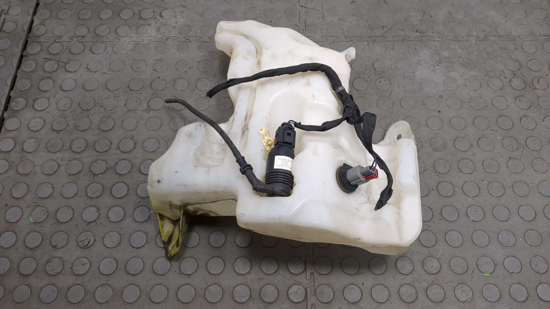 Бачок омывателя лобового стекла