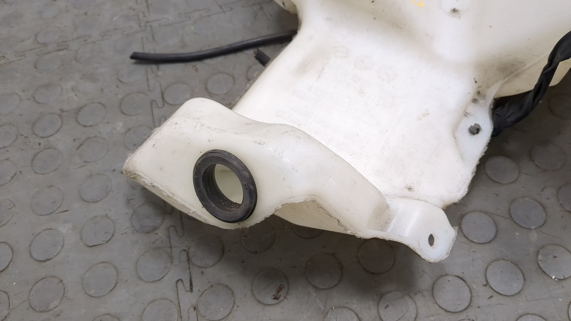 Бачок омывателя лобового стекла