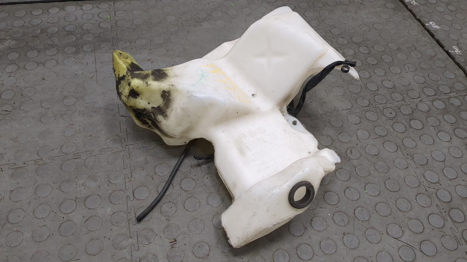 Бачок омывателя лобового стекла