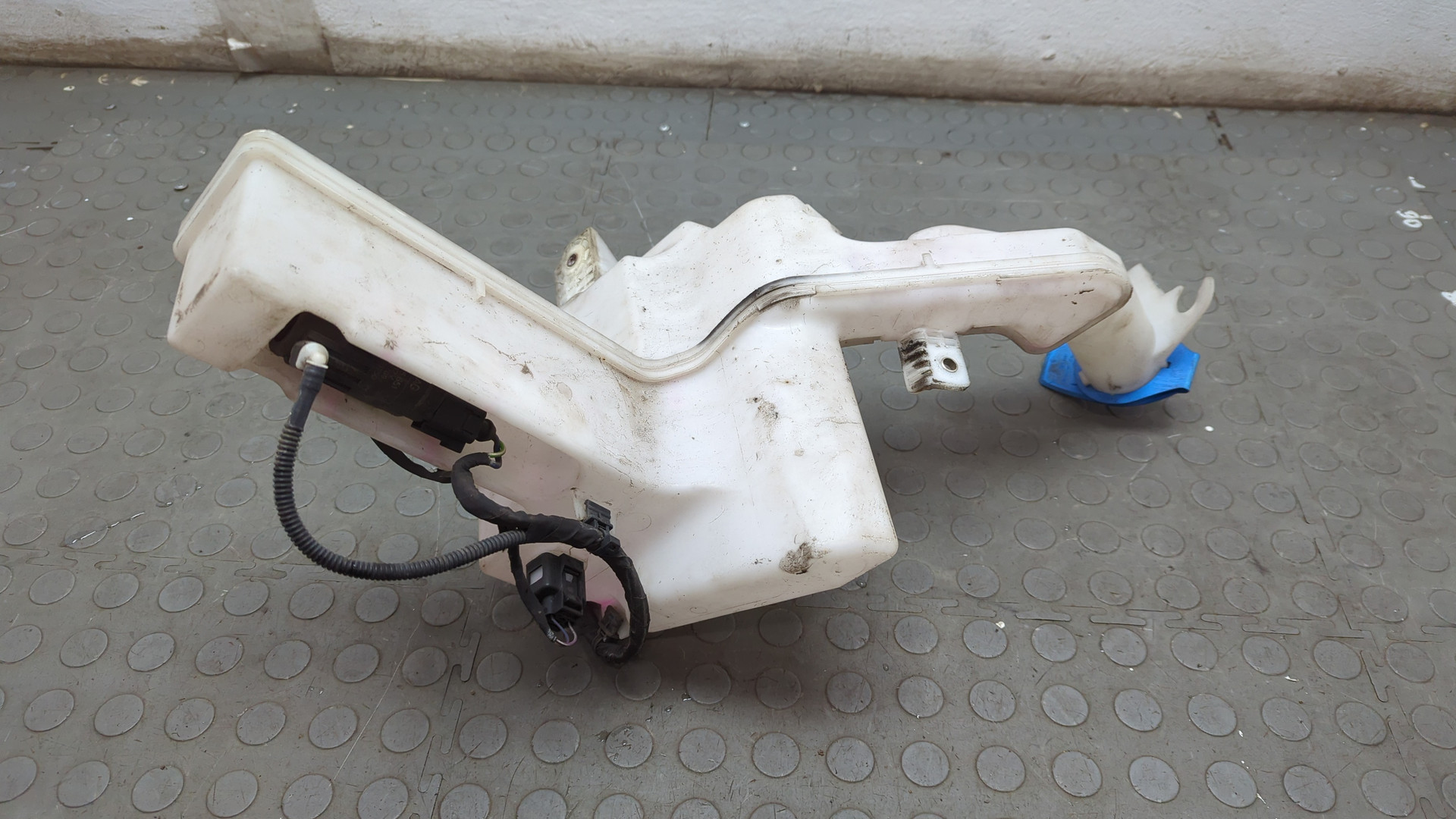 Бачок омывателя лобового стекла