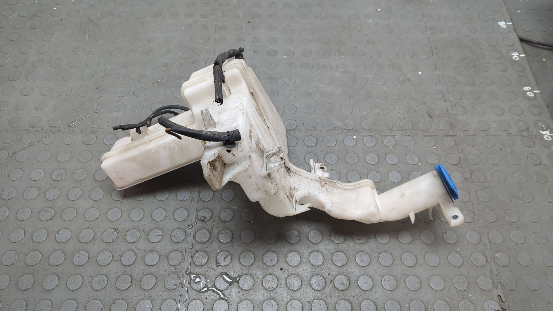 Бачок омывателя лобового стекла